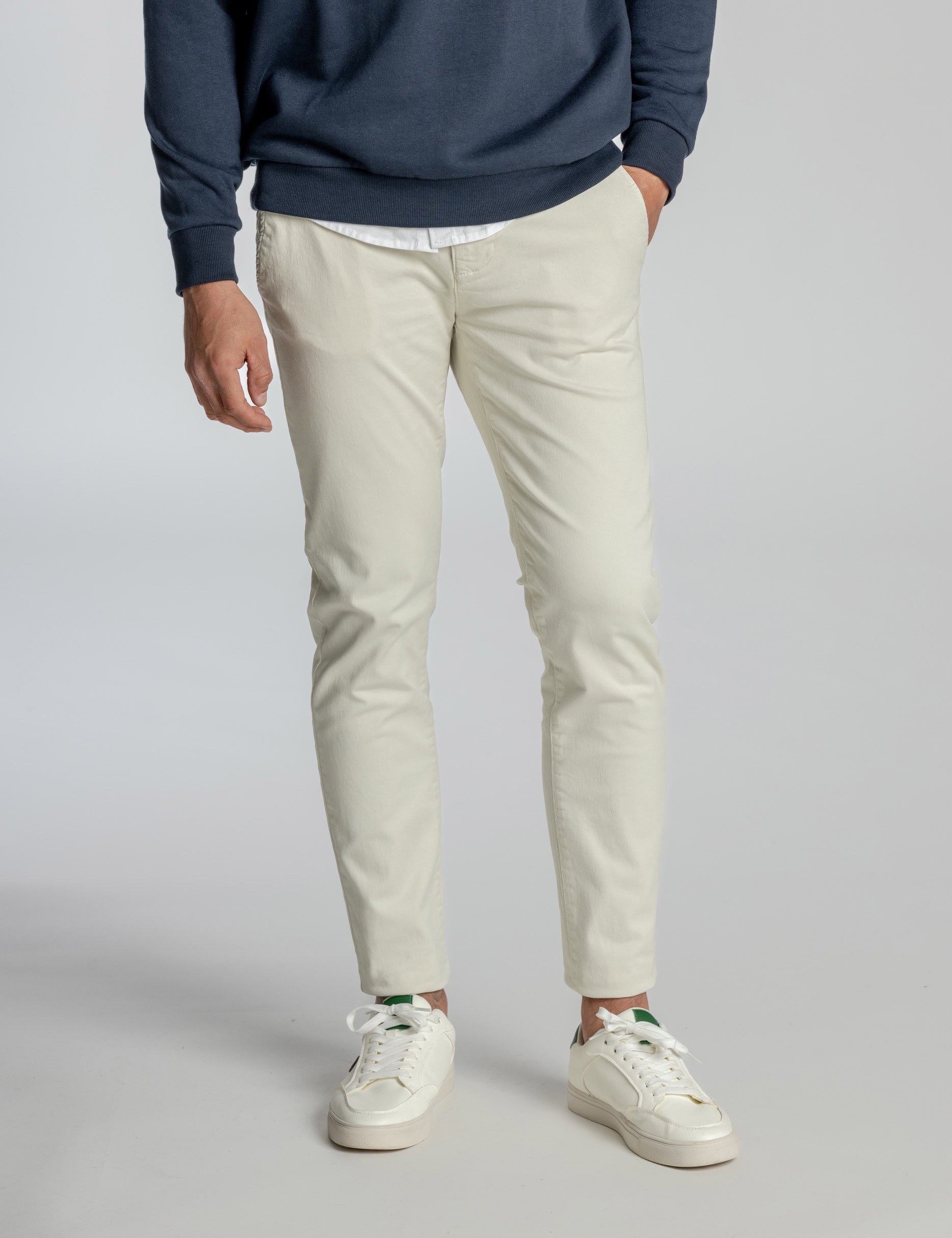 CHINO BÁSICO SLIM GRÍS