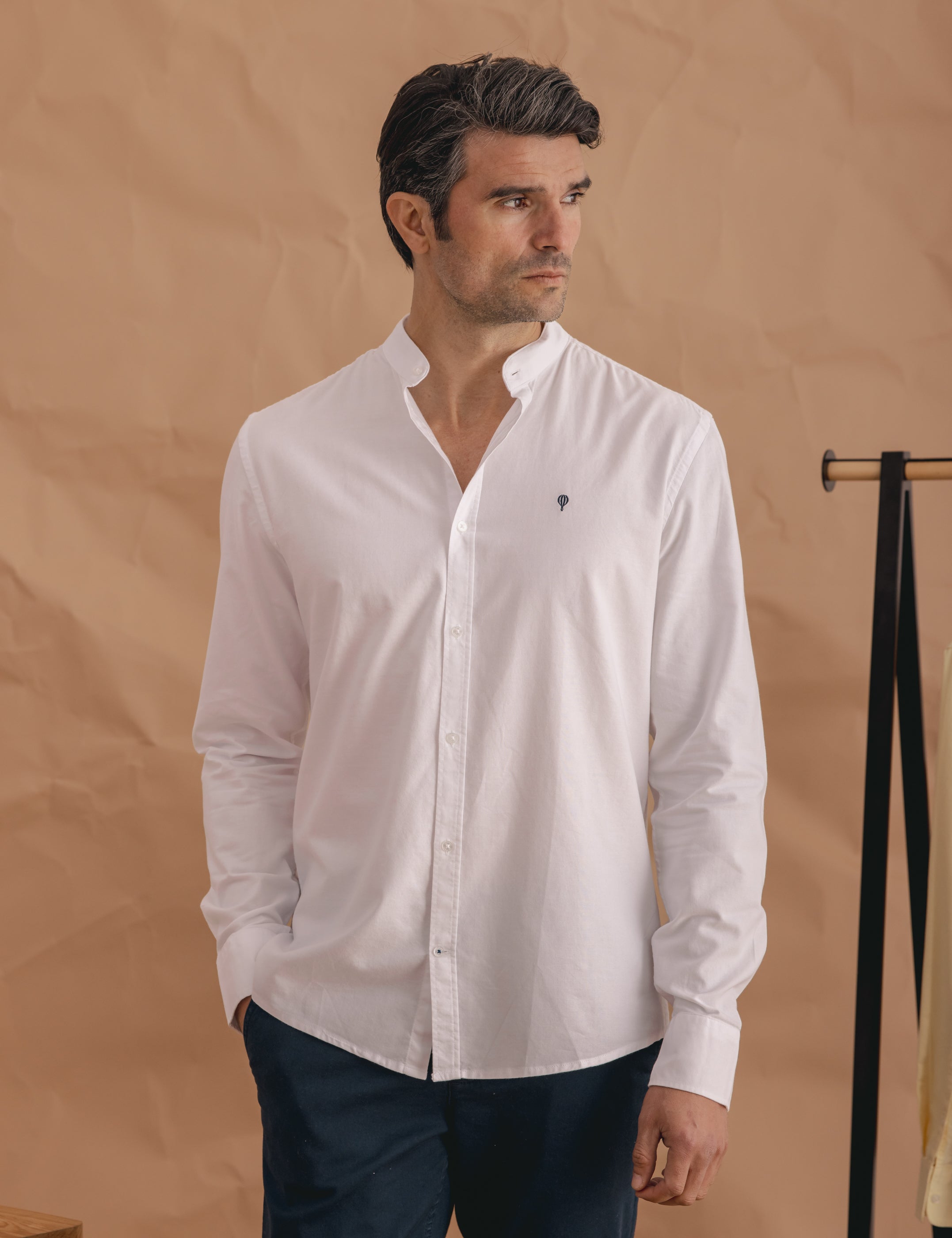 CAMISA OXFORD CUELLO MAO BLANCA