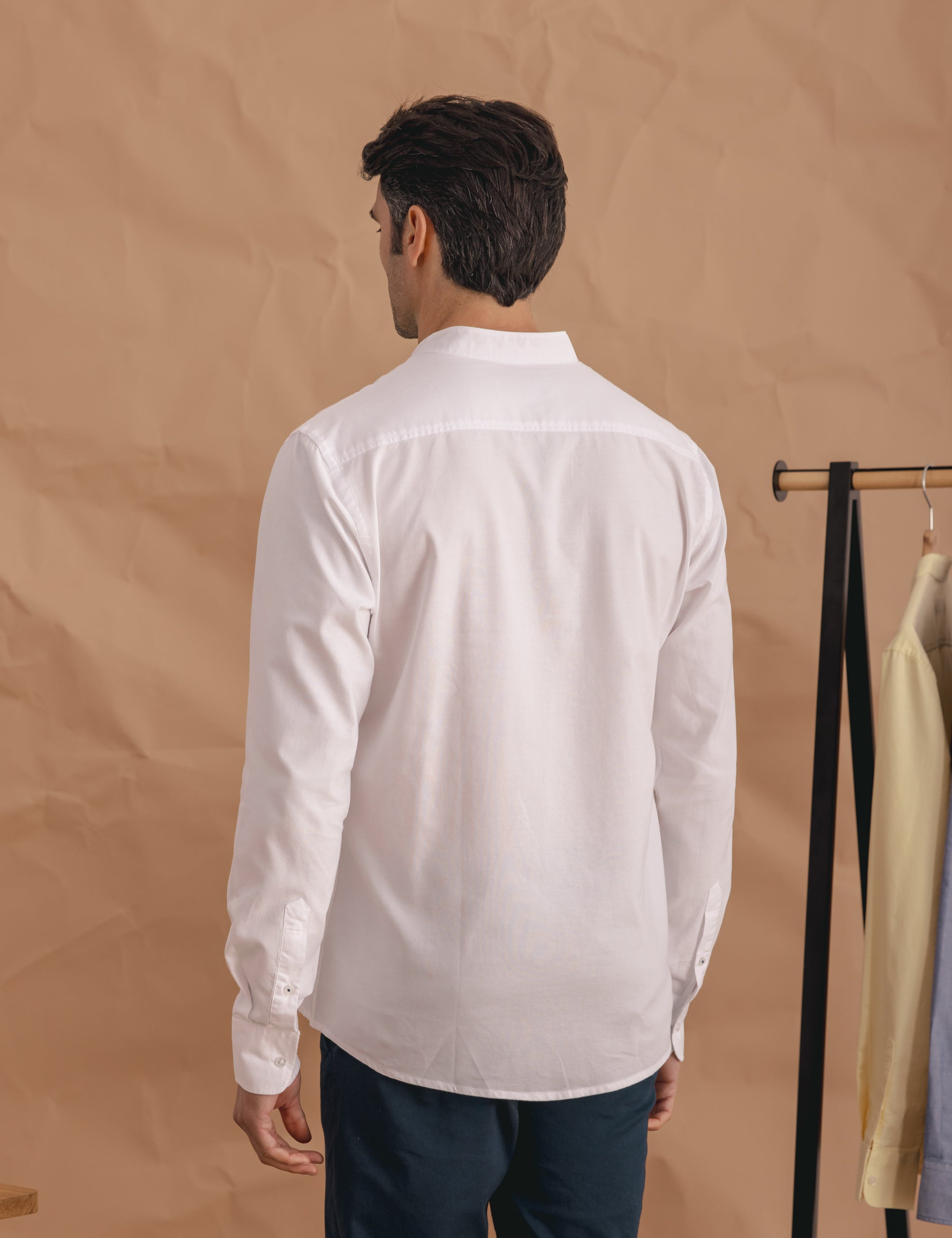CAMISA OXFORD CUELLO MAO BLANCA