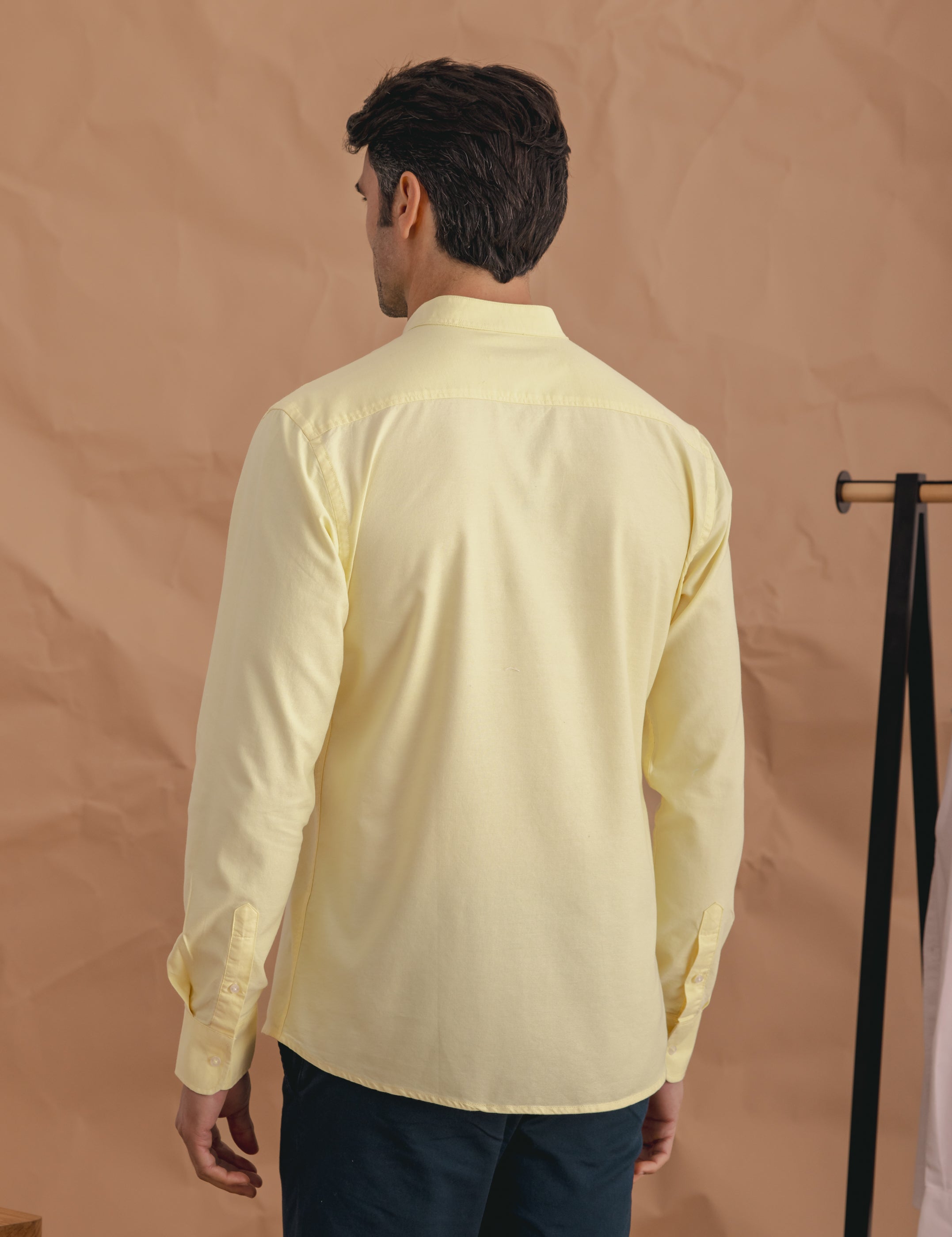CAMISA OXFORD CUELLO MAO AMARILLA