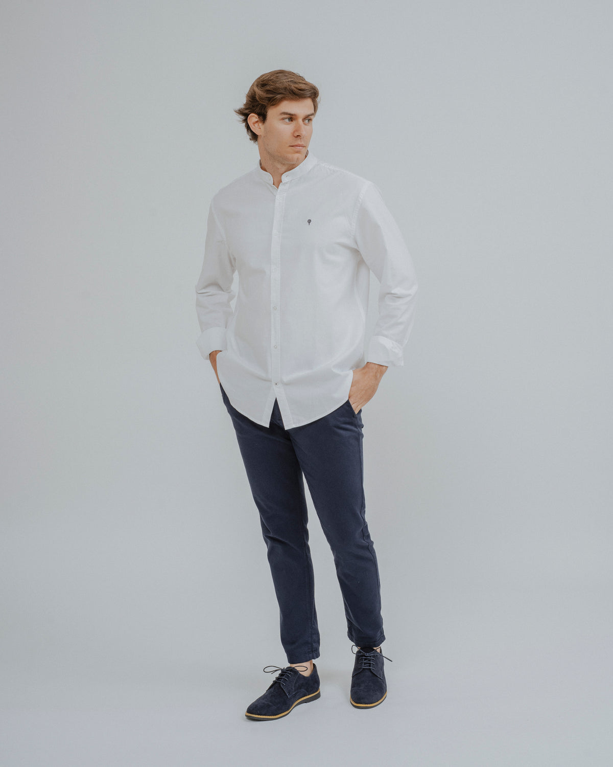 CAMISA OXFORD GOLA MAO BRANCA
