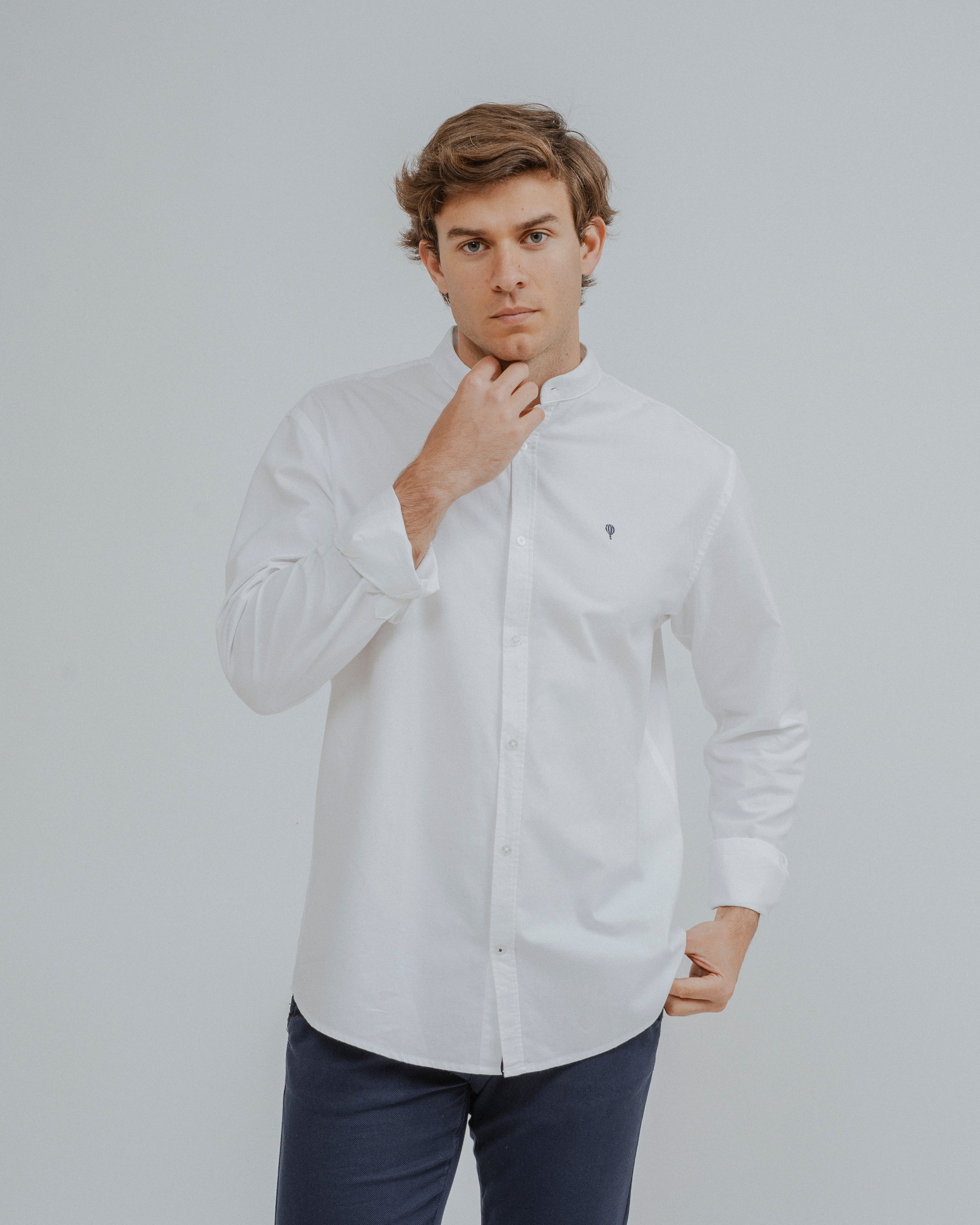 CAMISA OXFORD CUELLO MAO BLANCA