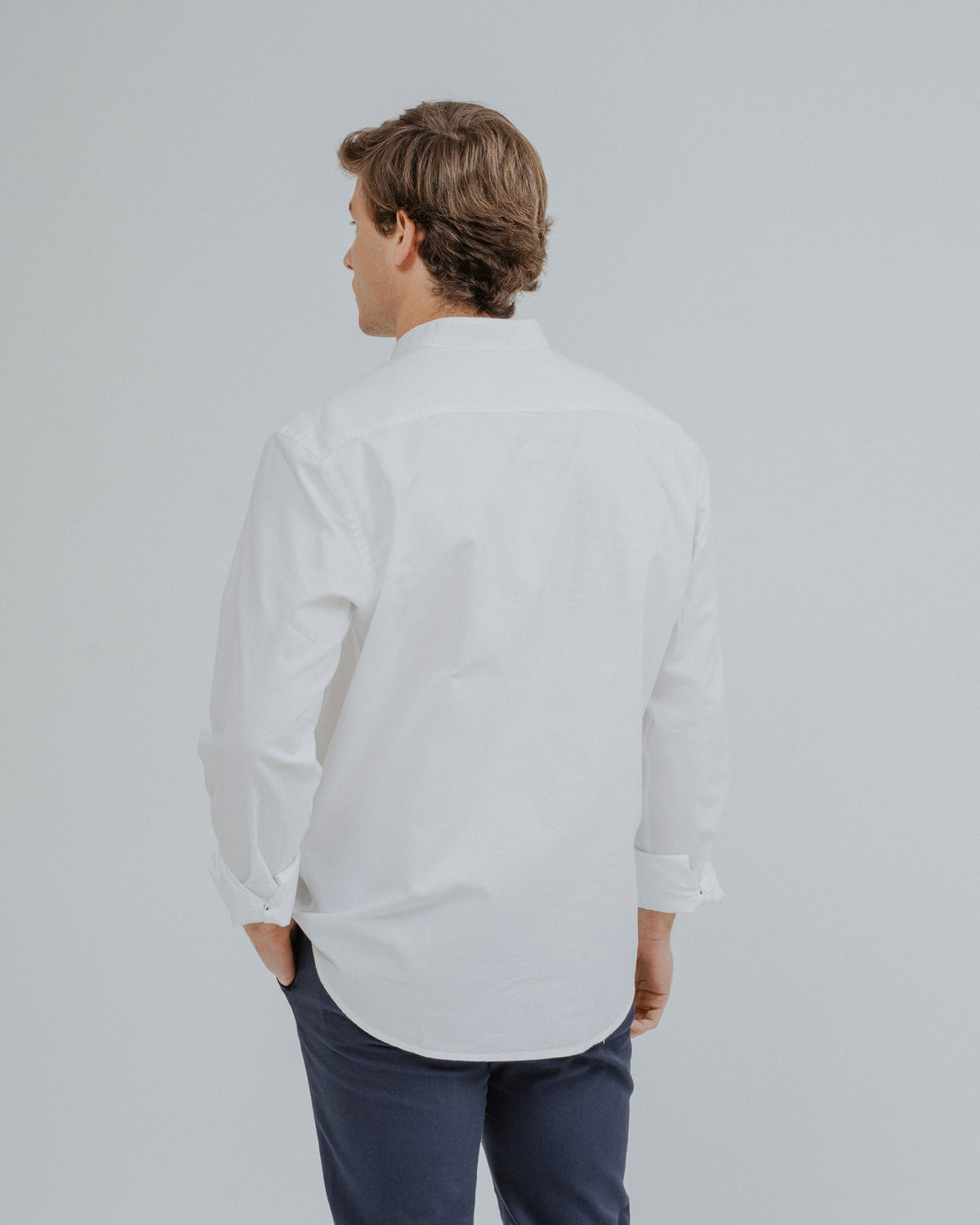CAMISA OXFORD GOLA MAO BRANCA