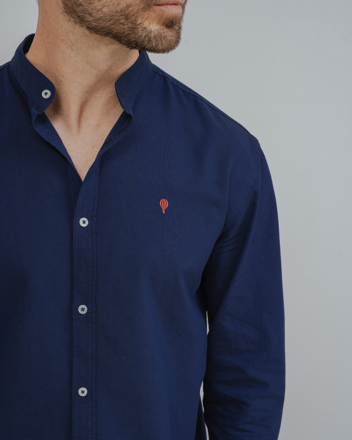 CAMISA OXFORD GOLA MAO AZUL MARINHO