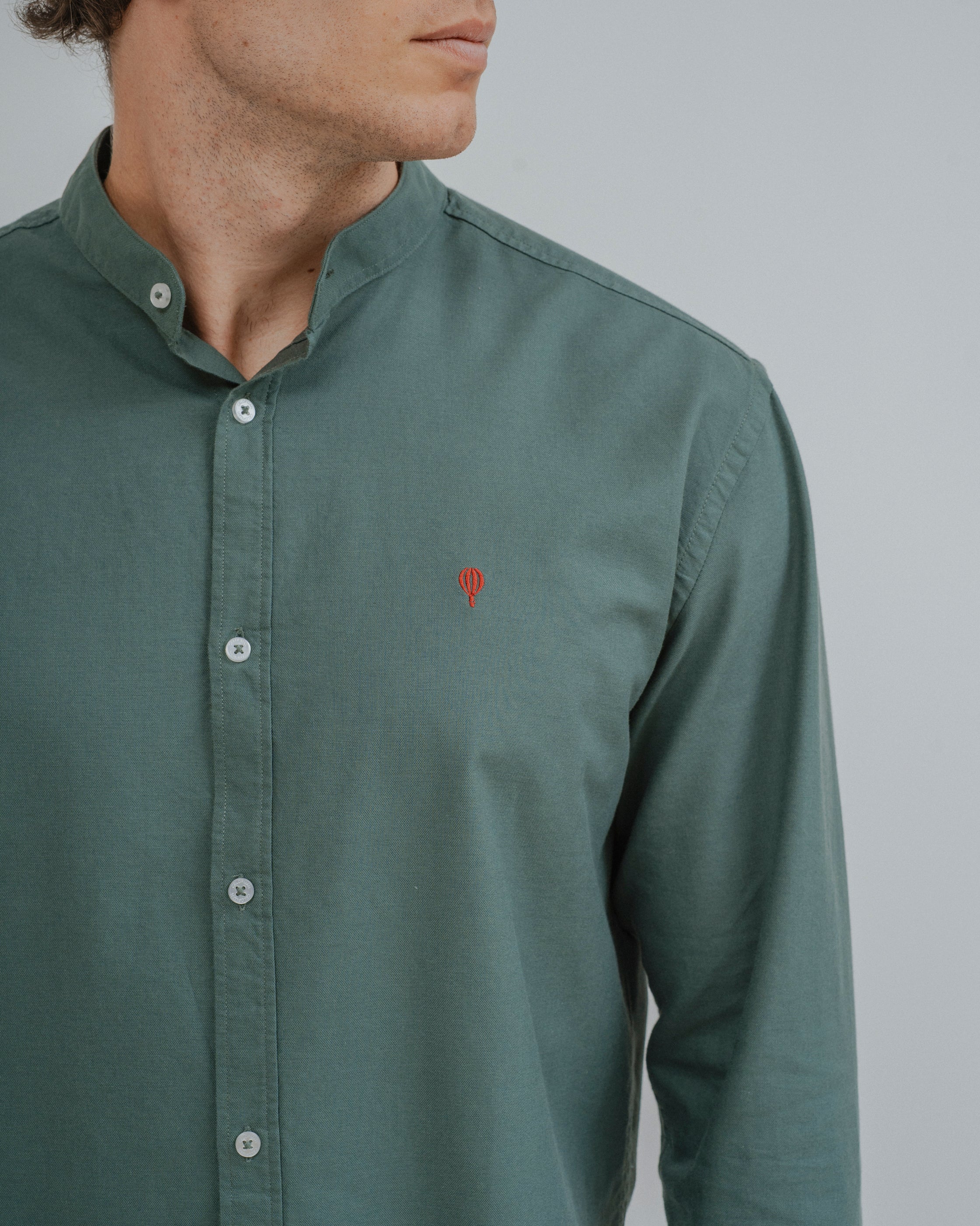 CAMISA OXFORD CUELLO MAO VERDE
