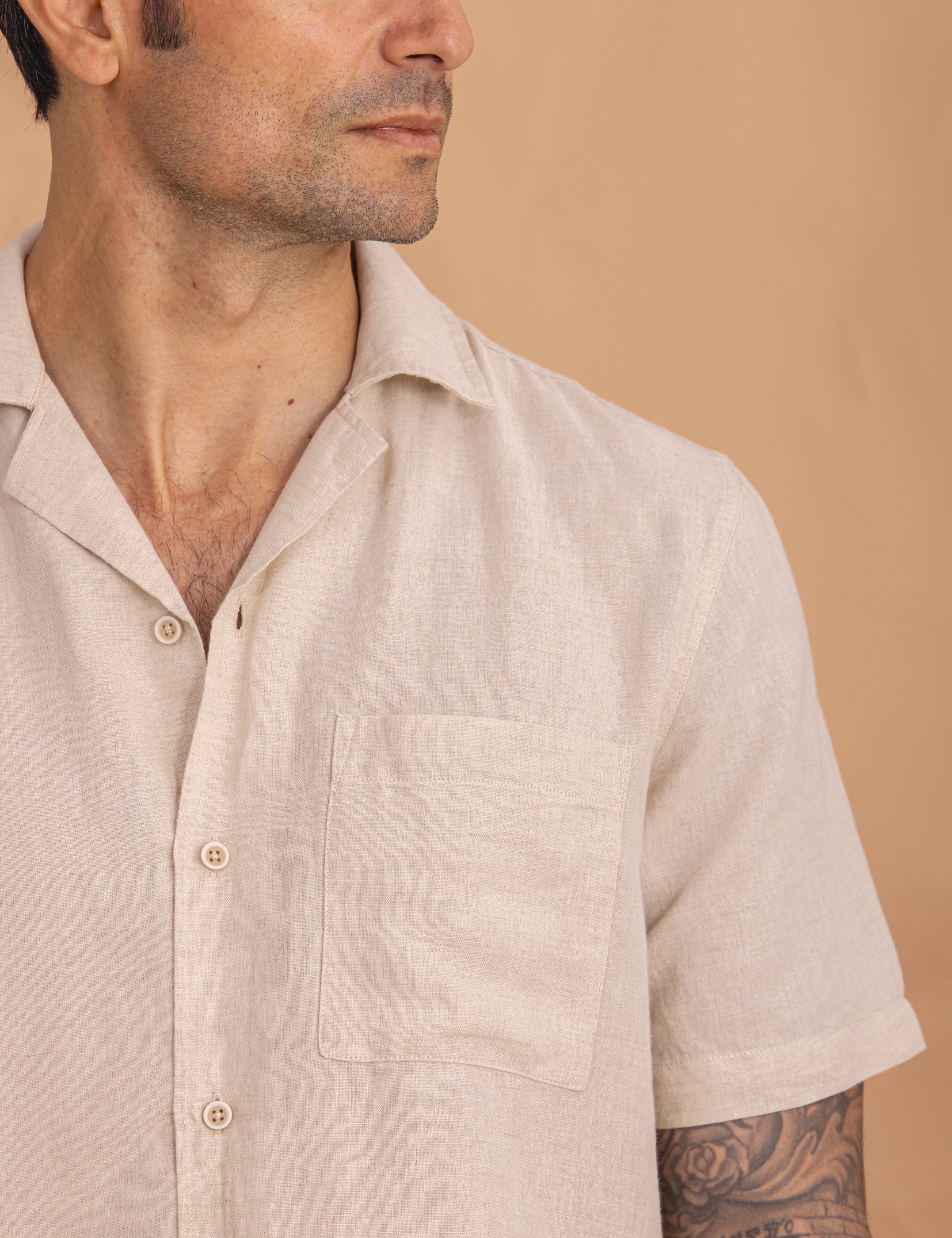 CAMISA CON LINO BEIGE MANGA CORTA
