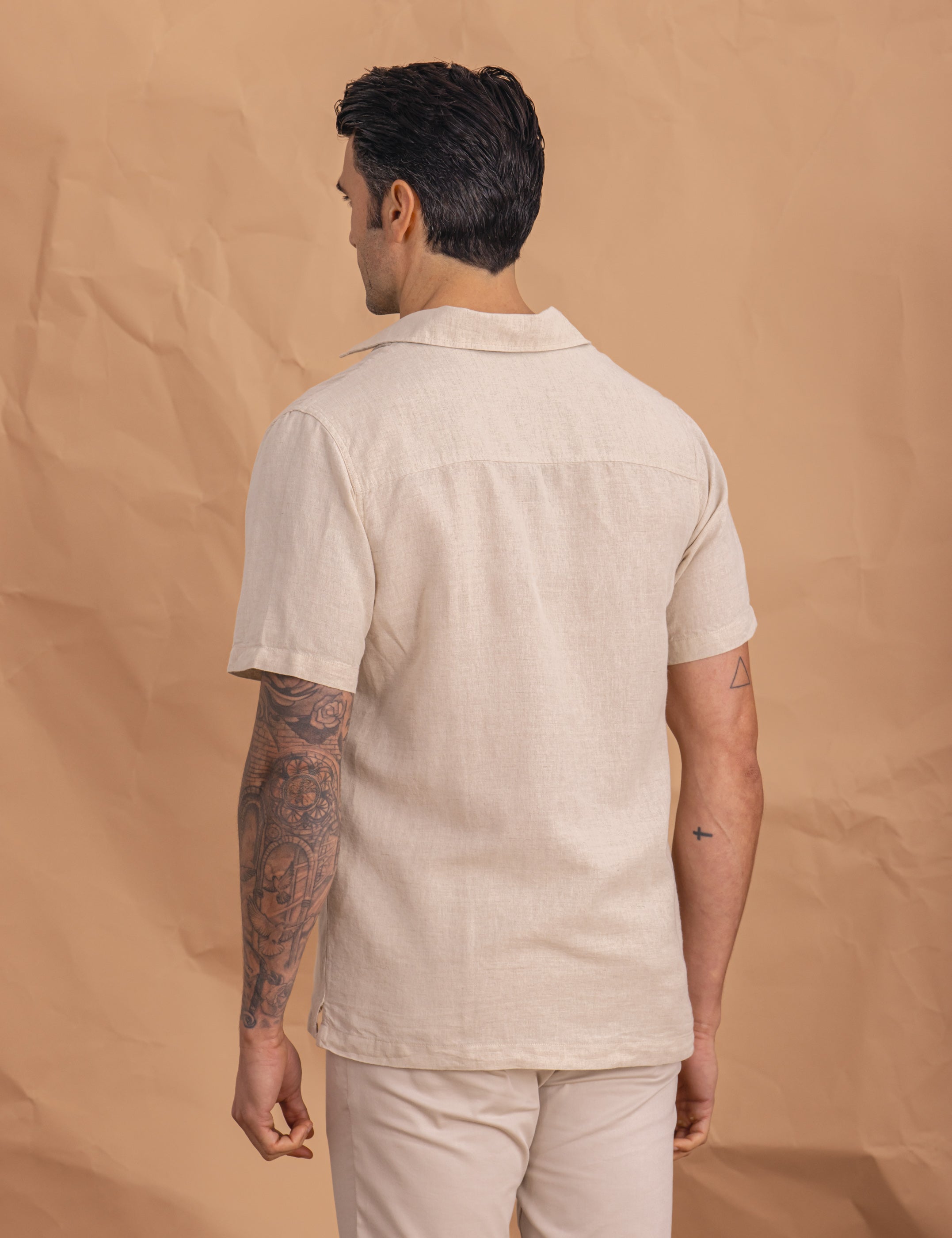 CAMISA CON LINO BEIGE MANGA CORTA