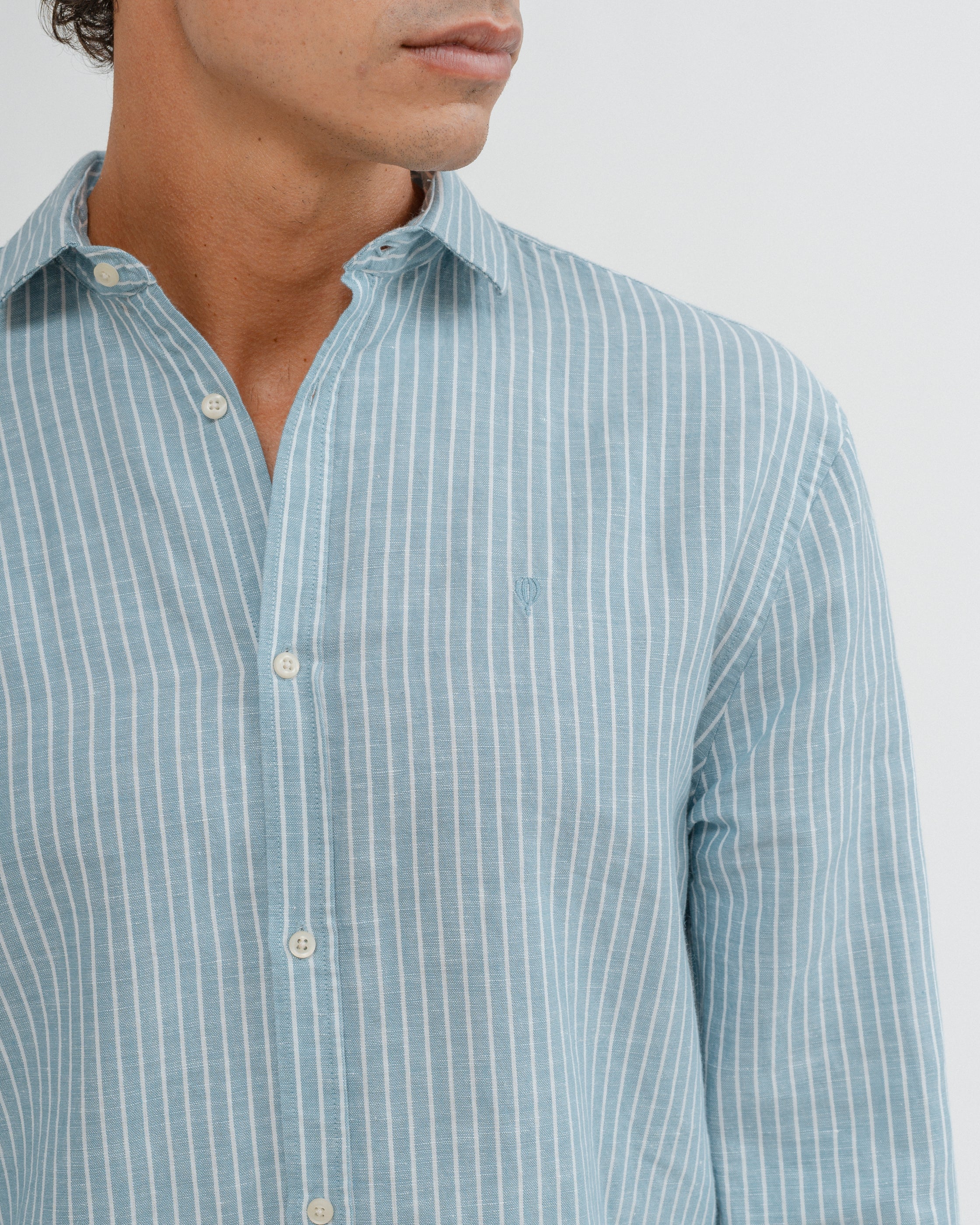 CAMISA OXFORD RAYA DIPLOMÁTICA CELESTE