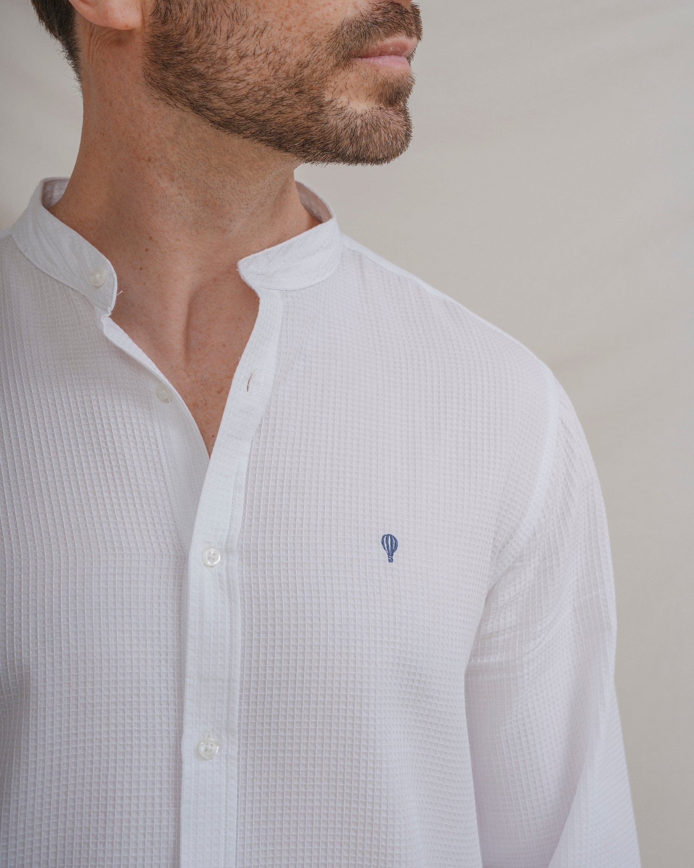 CAMISA CUADRILLÉ BLANCA CUELLO MAO