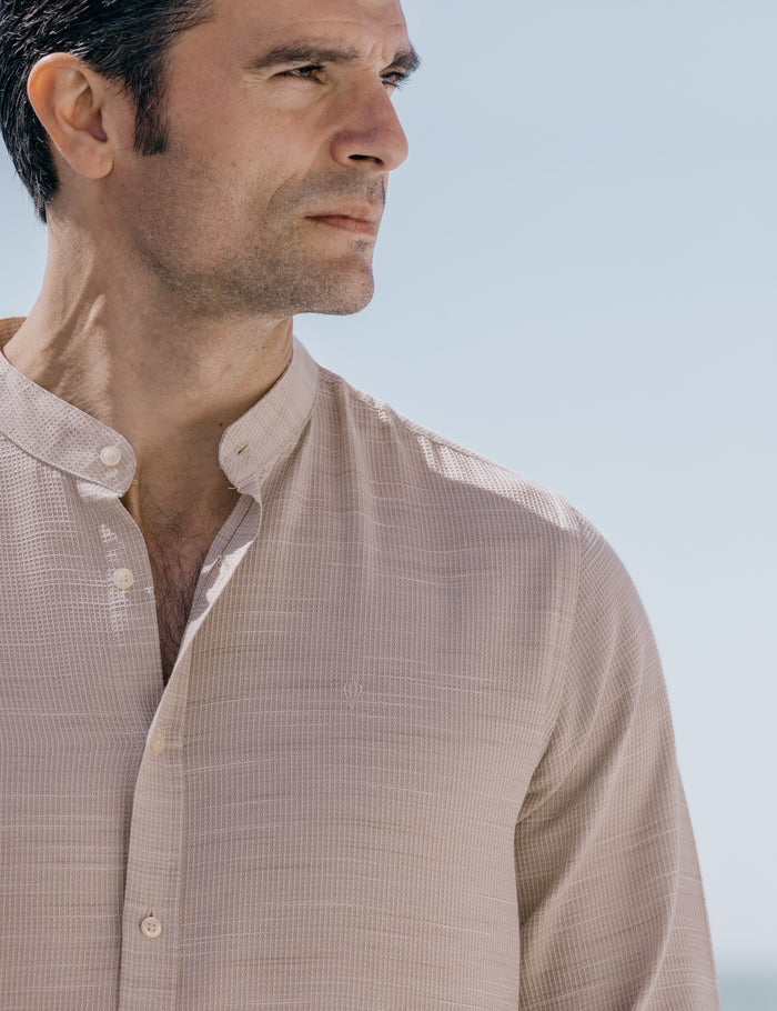 CAMISA ESTRUTURA BEGE GOLA MAO