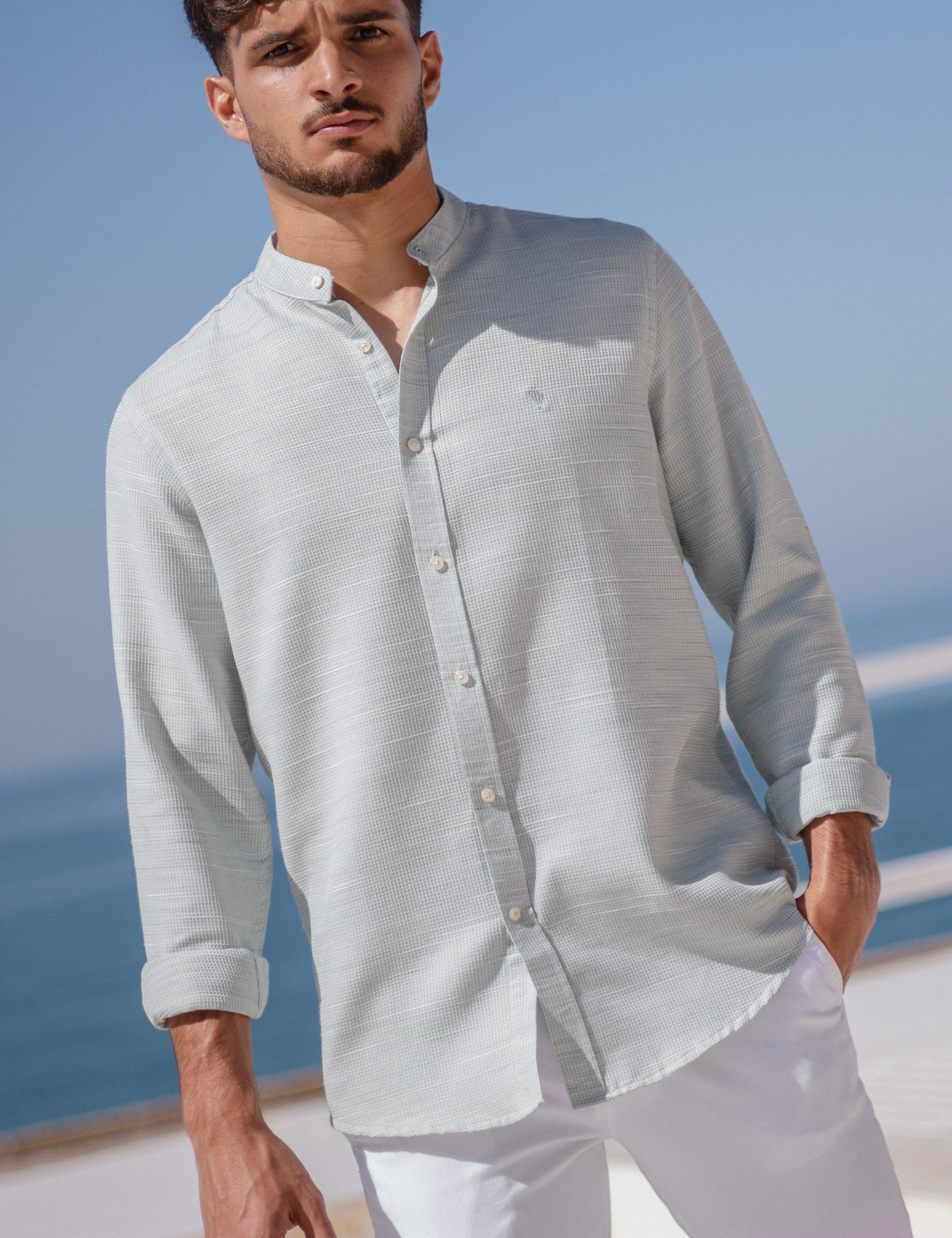 CAMISA ESTRUCTURA VERDE CUELLO MAO
