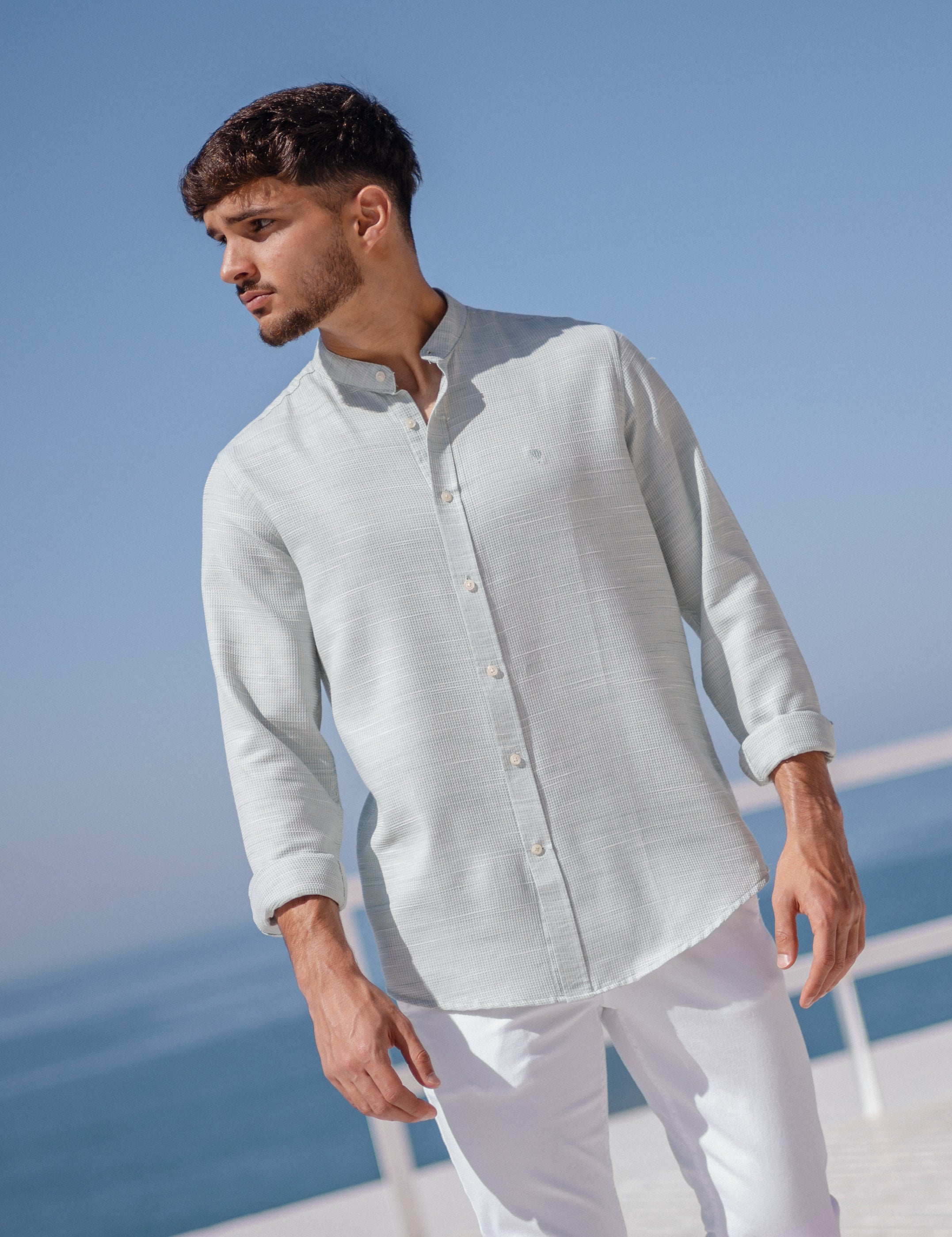 CAMISA ESTRUCTURA VERDE CUELLO MAO