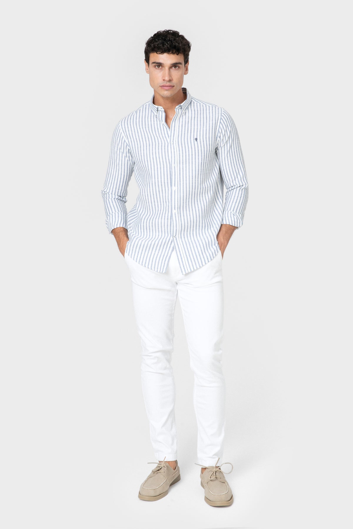 CAMISA COM RISCAS AZUIS CLARAS