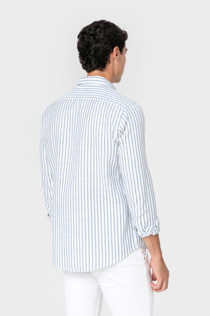 CAMISA COM RISCAS AZUIS CLARAS