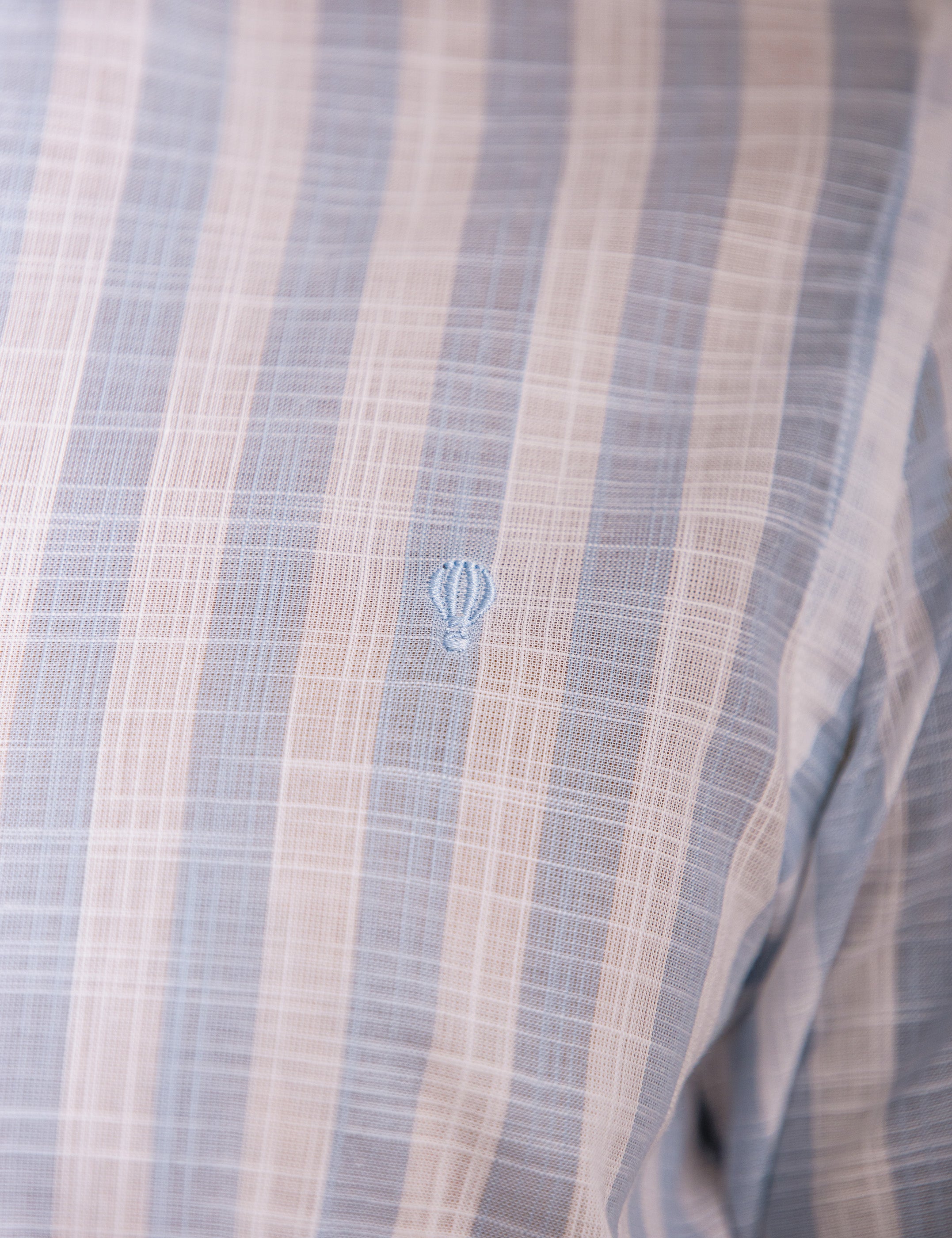 CAMISA RAYA MEDIA CELESTE