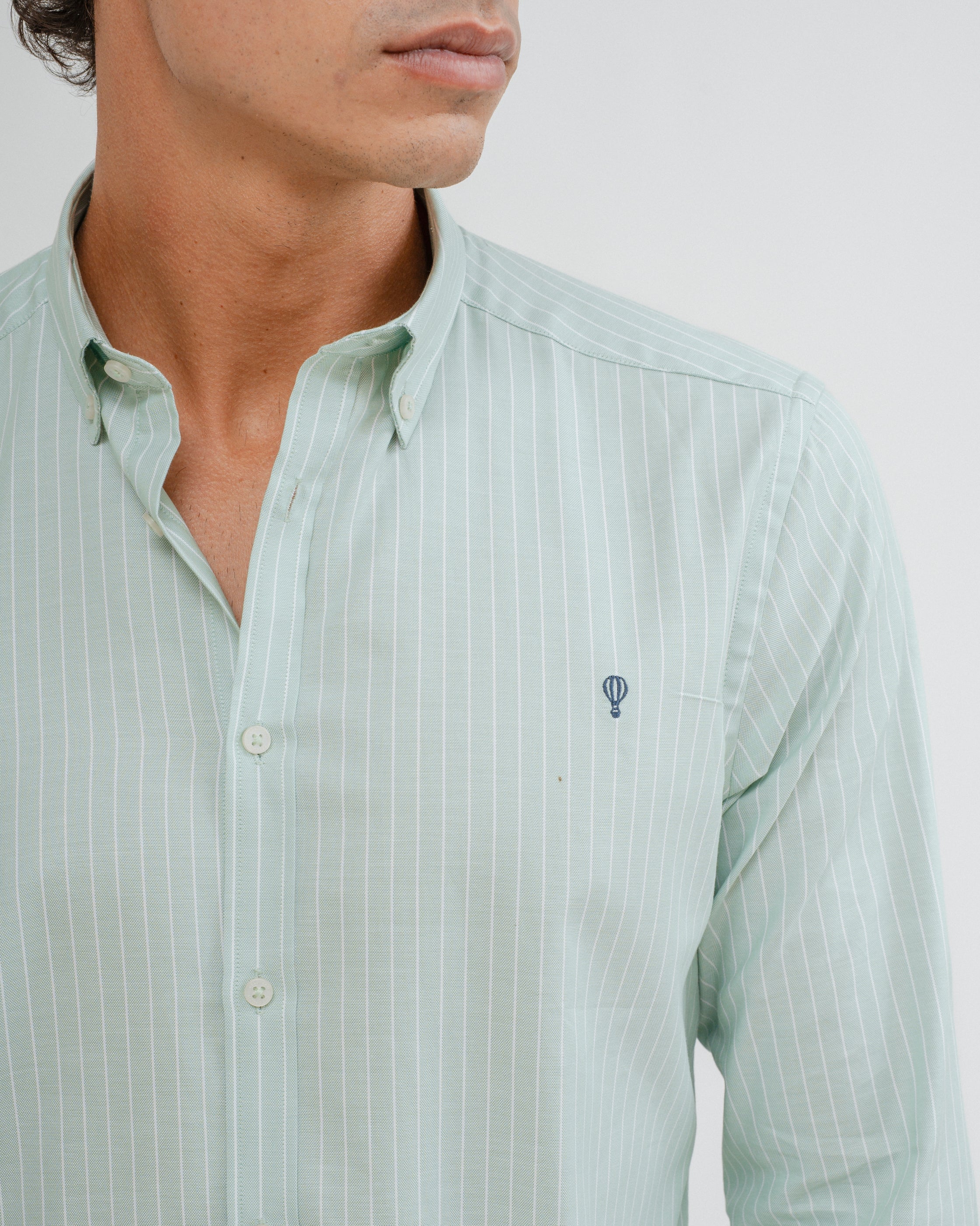 CAMISA OXFORD RAYA DIPLOMÁTICA VERDE