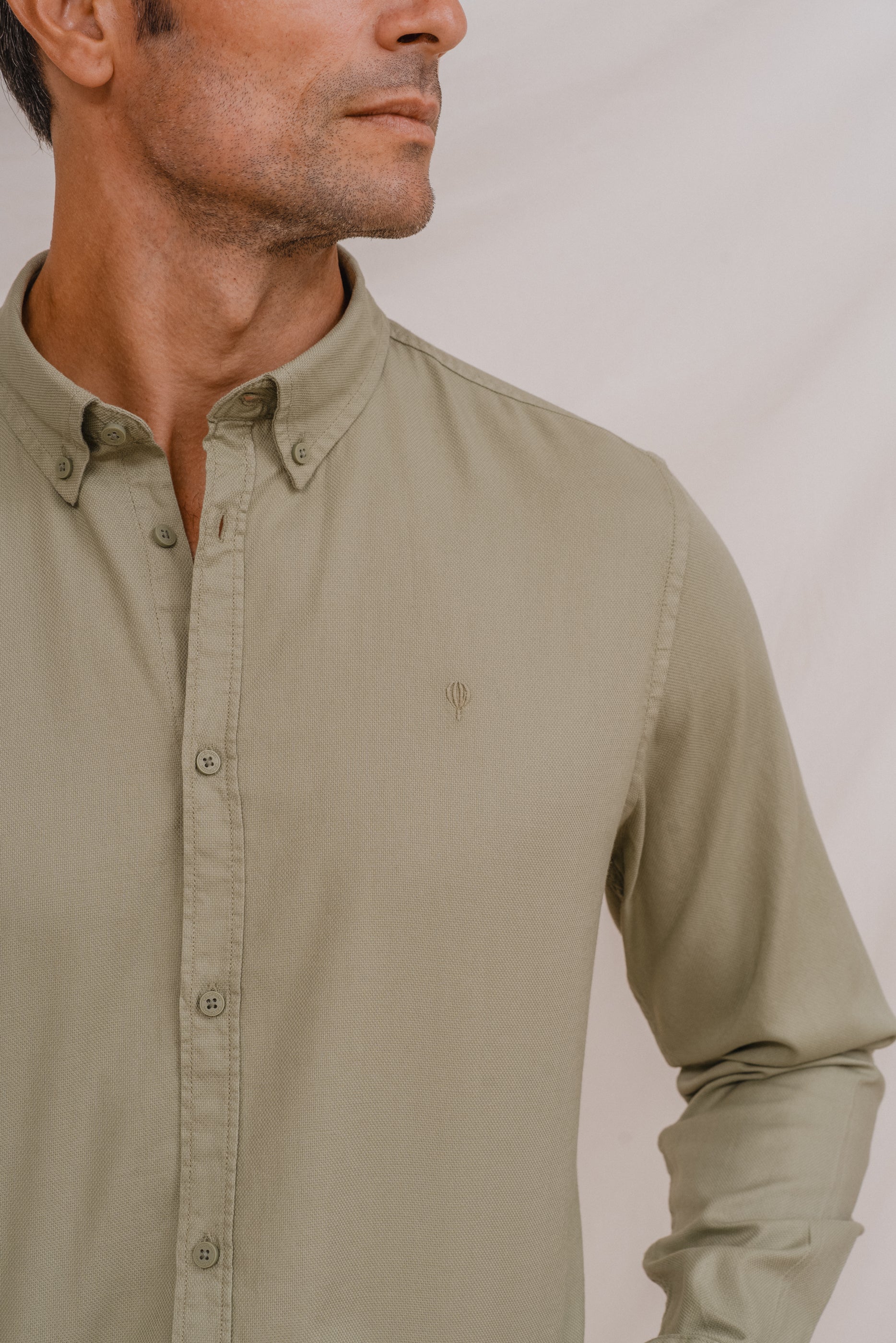CAMISA TINTE FALSO LISO VERDE