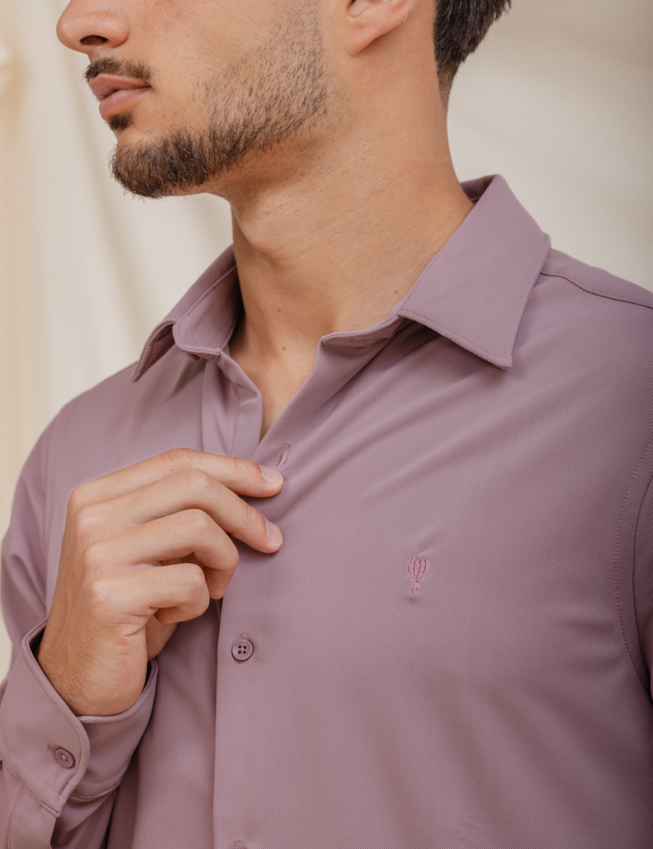 CAMISA ELÁSTICA ROSA CON VARILLA