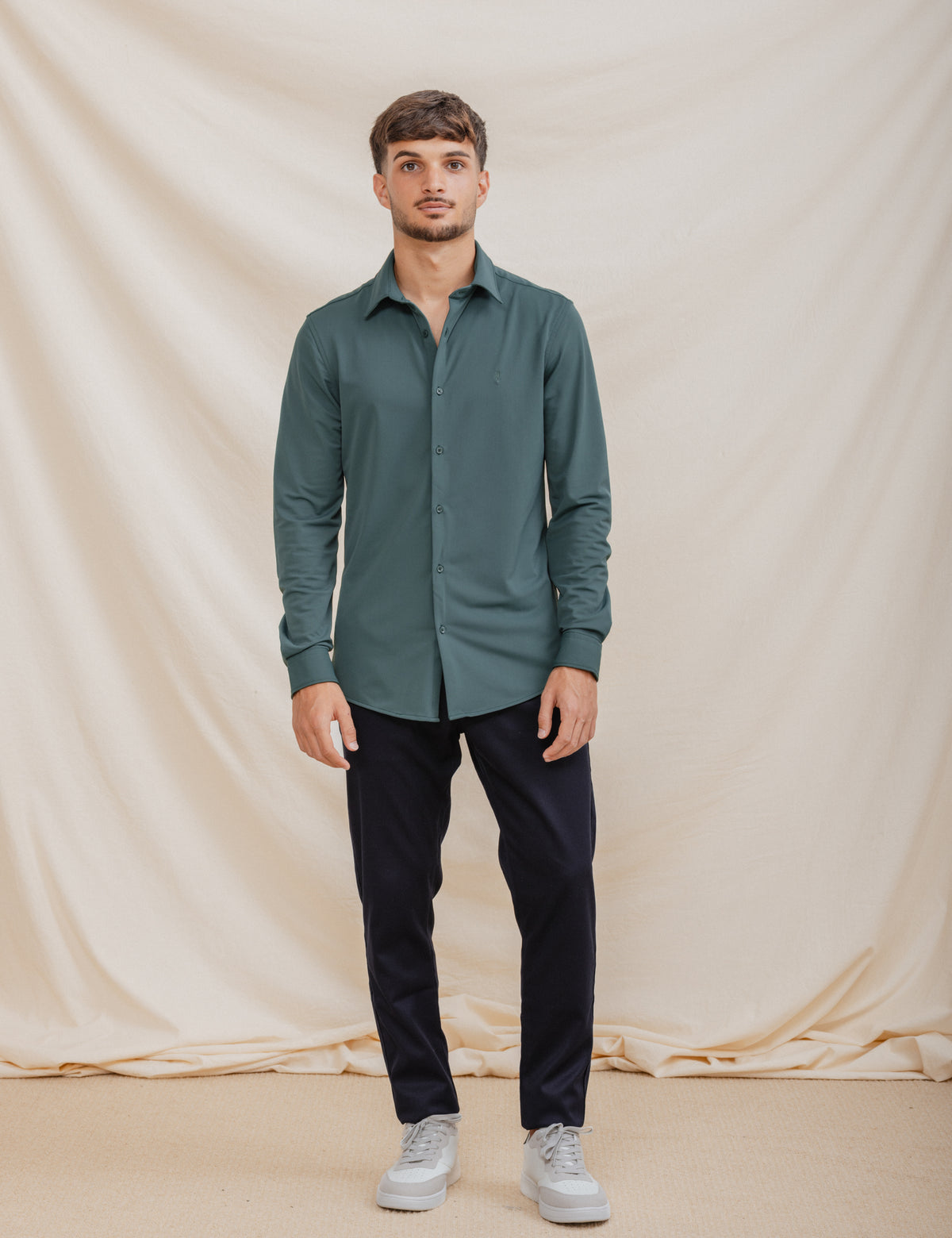 CAMISA ELÁSTICA VERDE COM HASTE