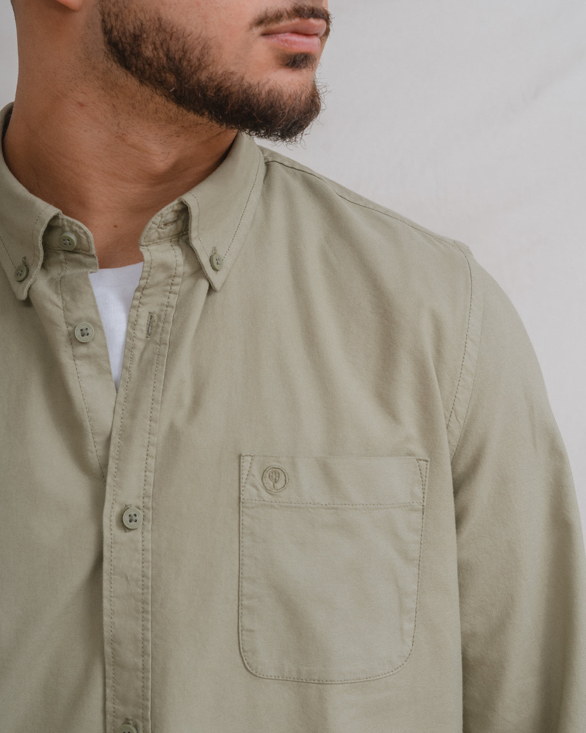 CAMISA OXFORD BOLSO VERDE