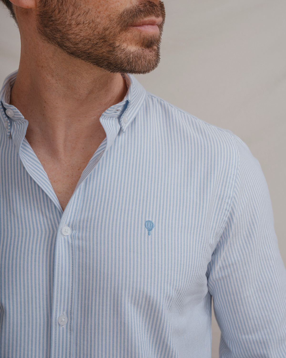 CAMISA OXFORD LISTRADA AZUL CLARO