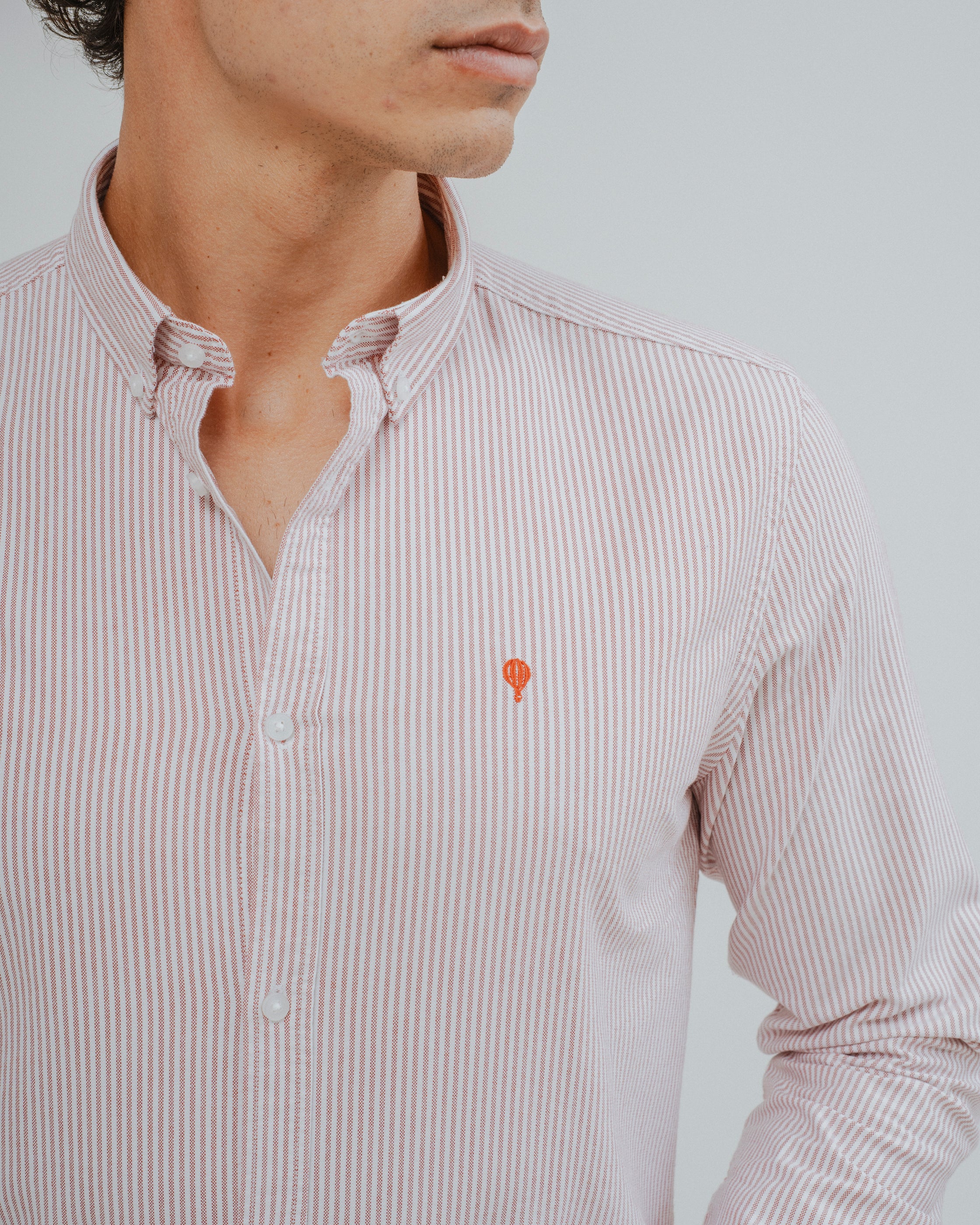 CAMISA OXFORD RAYA ROJA