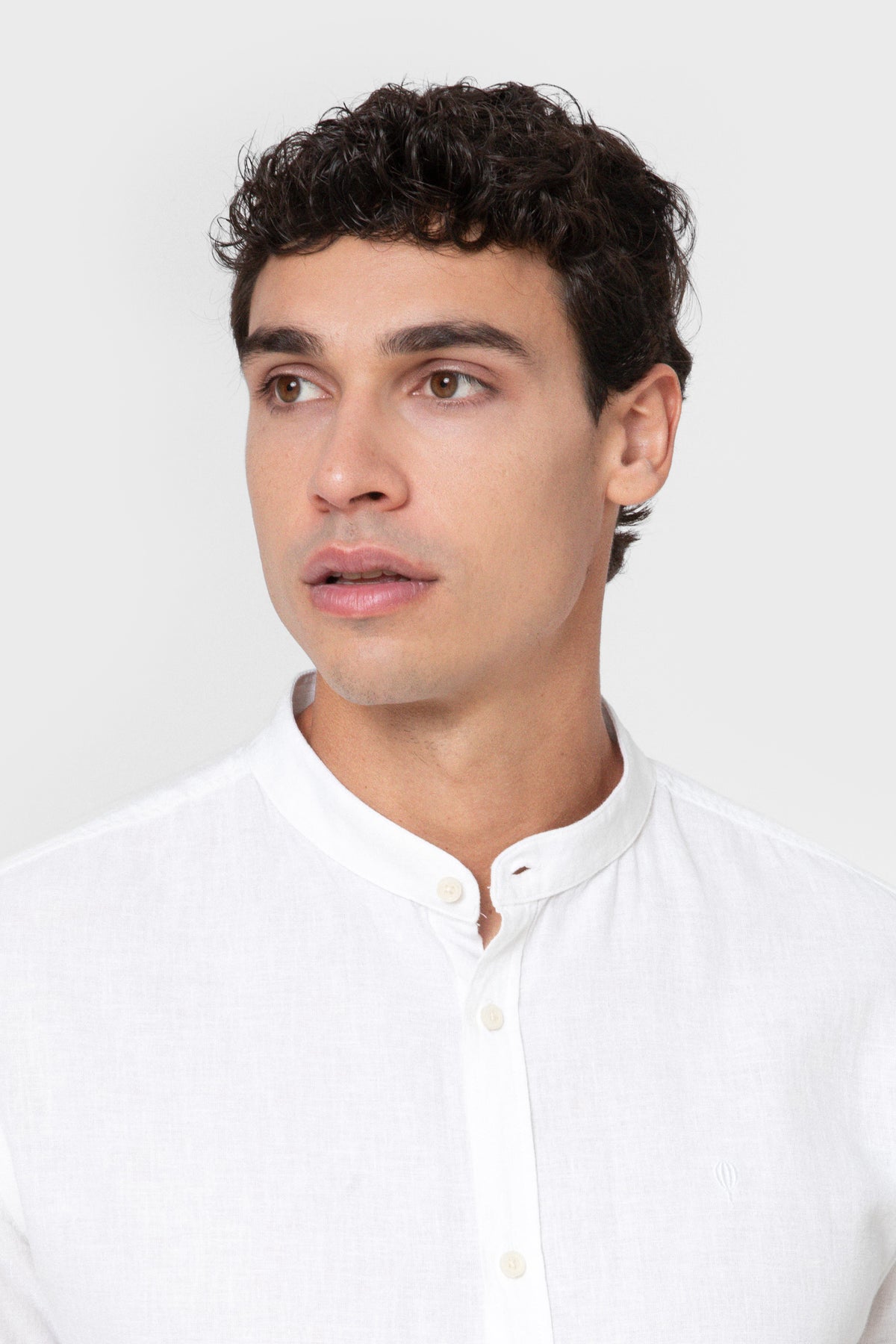 CAMISA LINHO BRANCA GOLA MAO