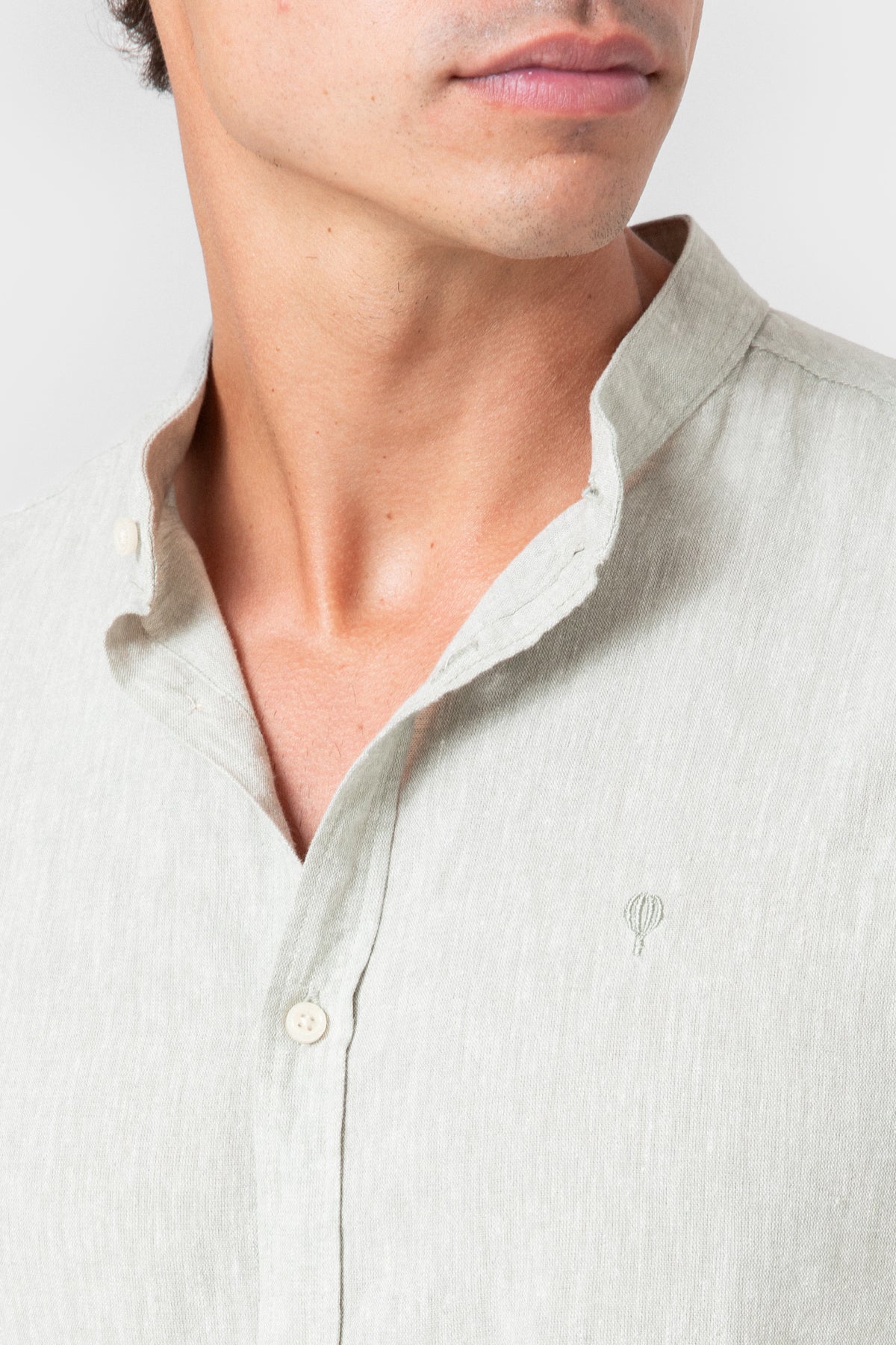 CAMISA DE LINHO VERDE GOLA MAO