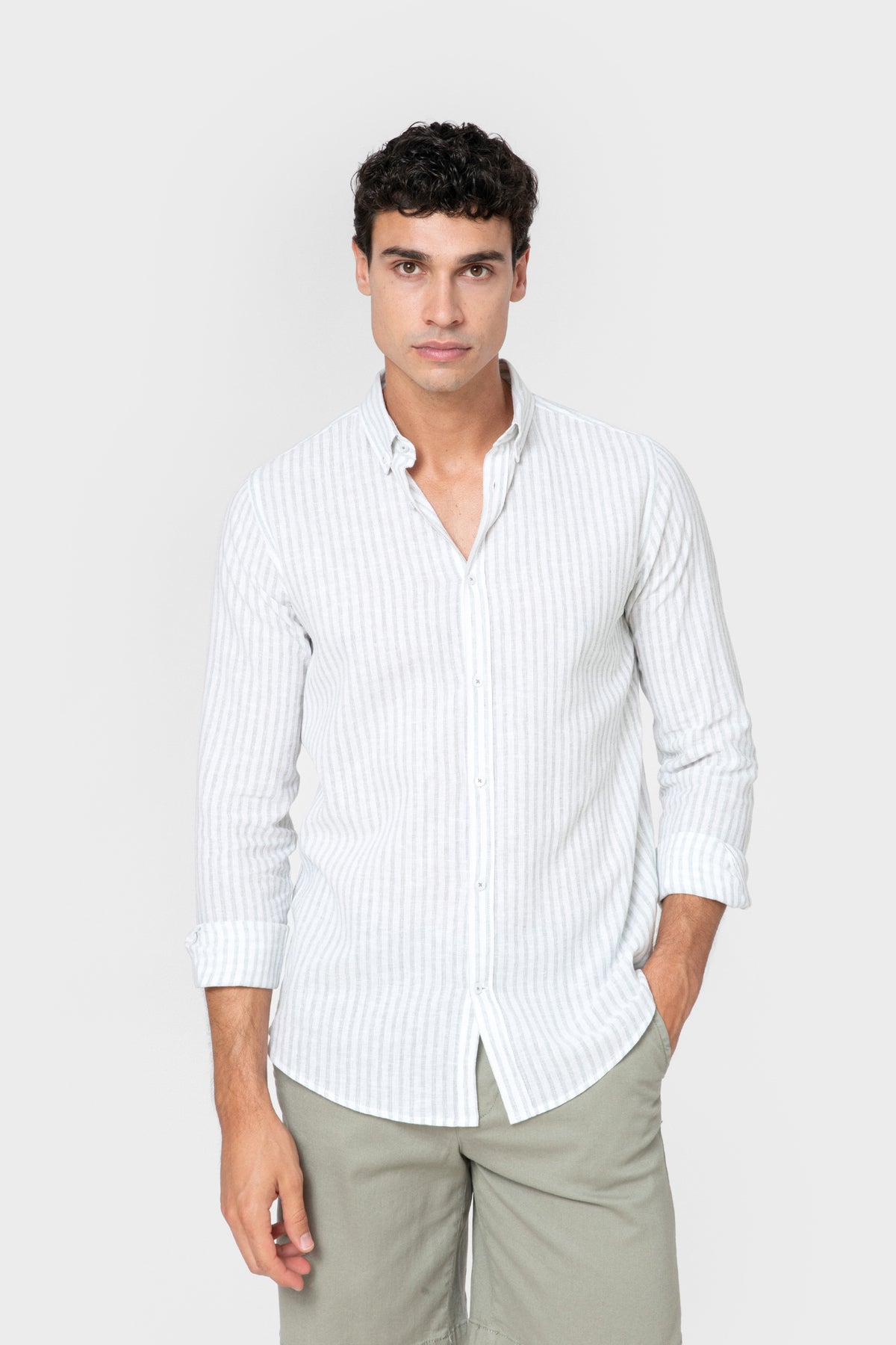 CAMISA DE LINHO ÀS RISCAS VERDES