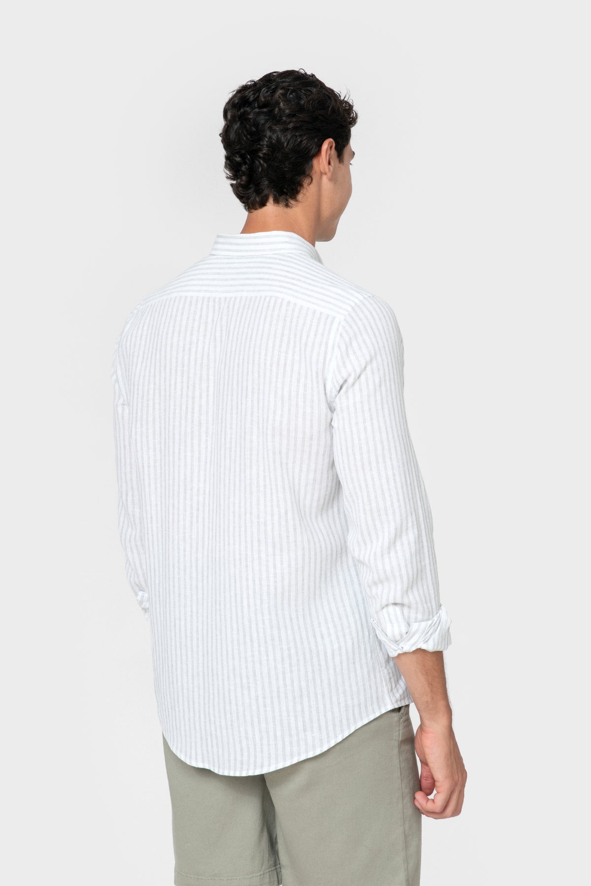 CAMISA DE LINHO ÀS RISCAS VERDES
