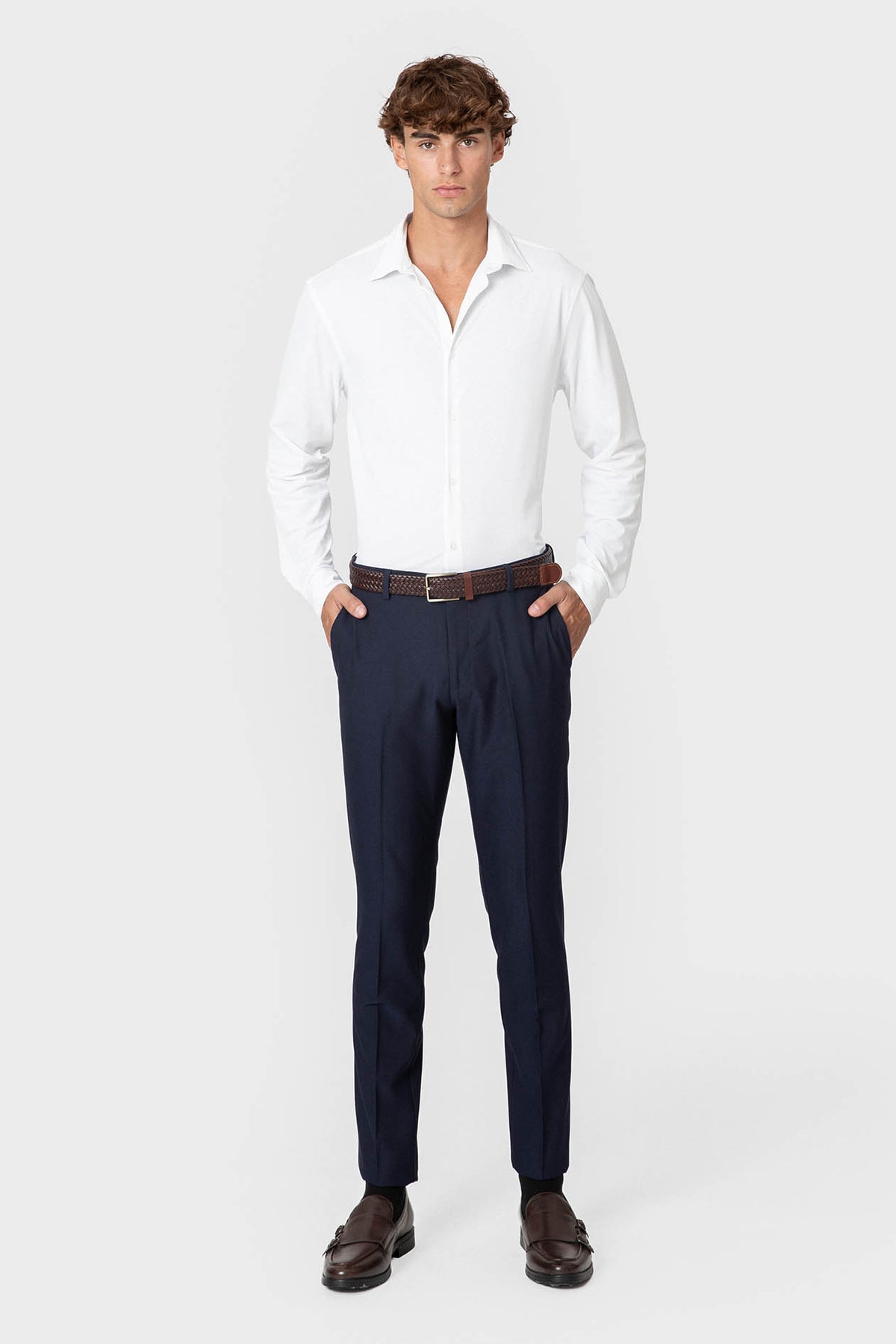 CAMISA ELÁSTICA BLANCA CON VARILLA