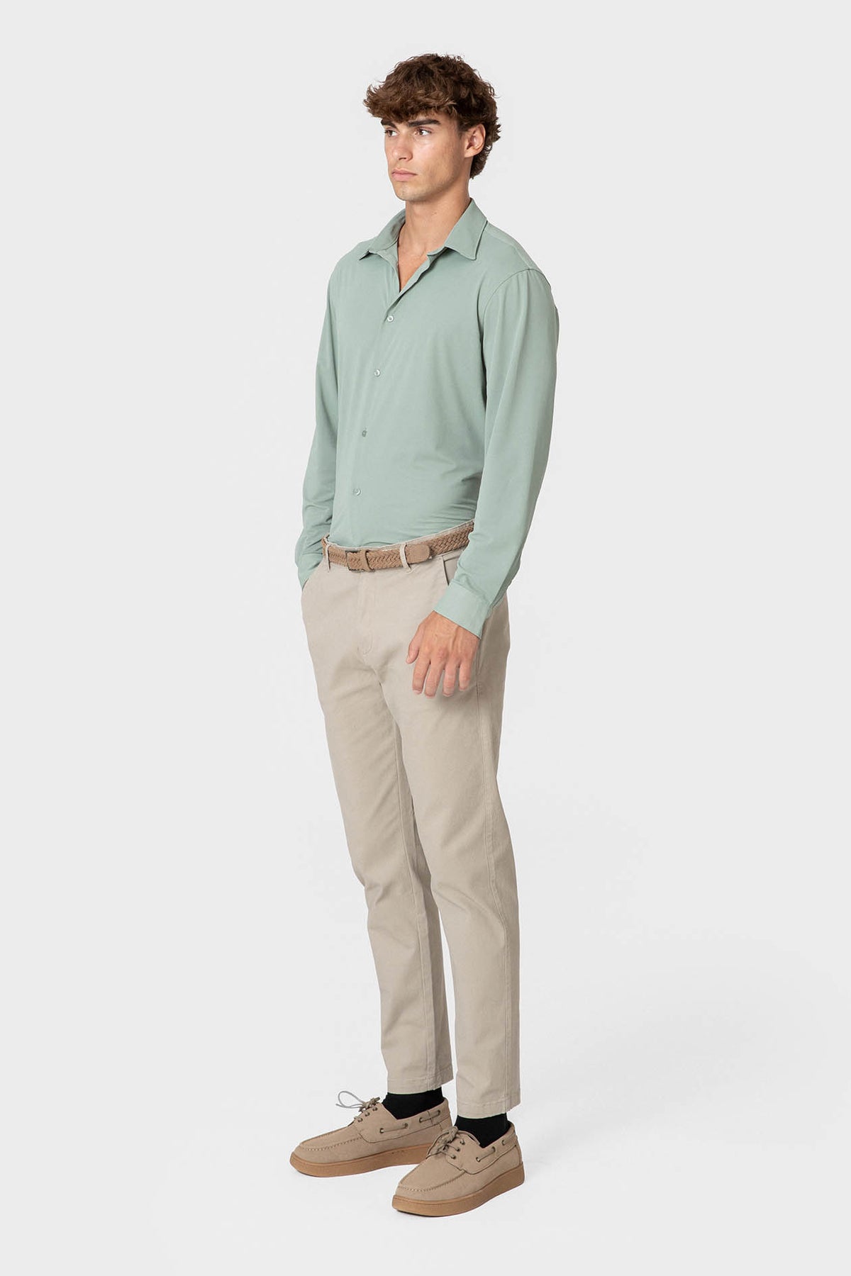 CAMISA ELÁSTICA VERDE CON VARILLA