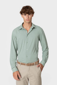 CAMISA ELÁSTICA VERDE CON VARILLA