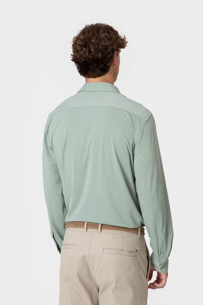 CAMISA ELÁSTICA VERDE CON VARILLA