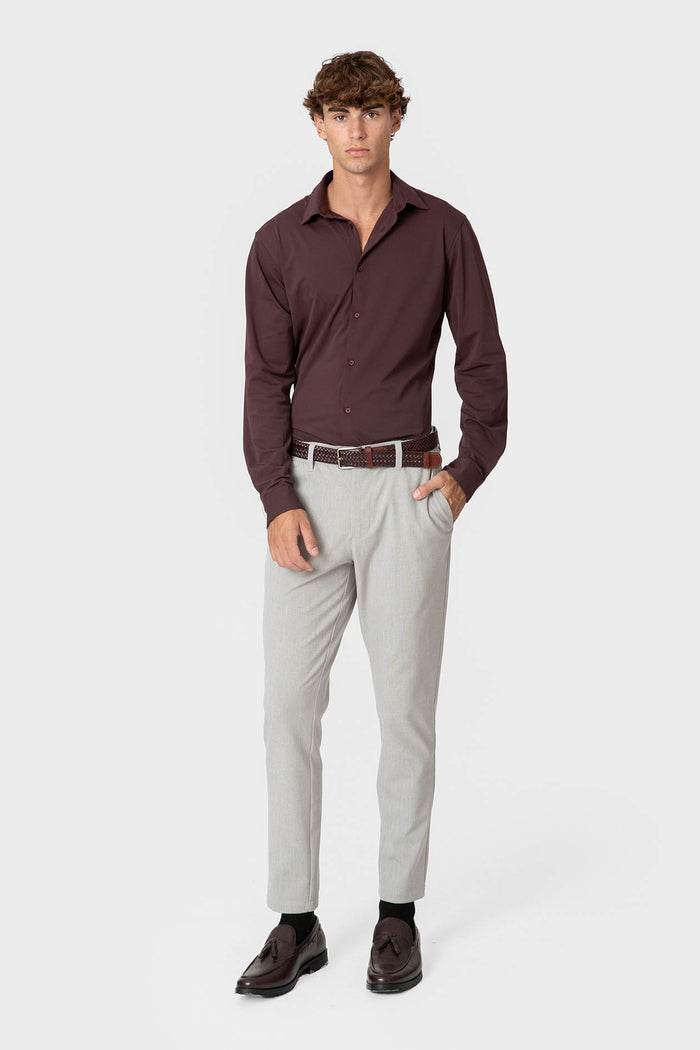 CAMISA ELÁSTICA BERENJENA CON VARILLA