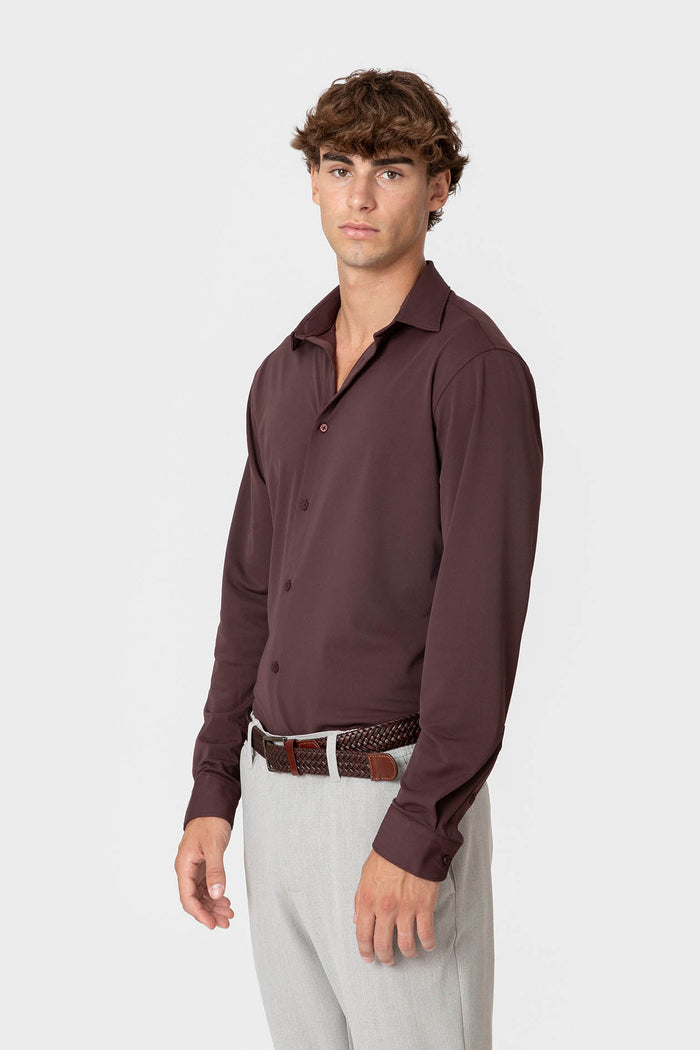 CAMISA ELÁSTICA BERENJENA CON VARILLA