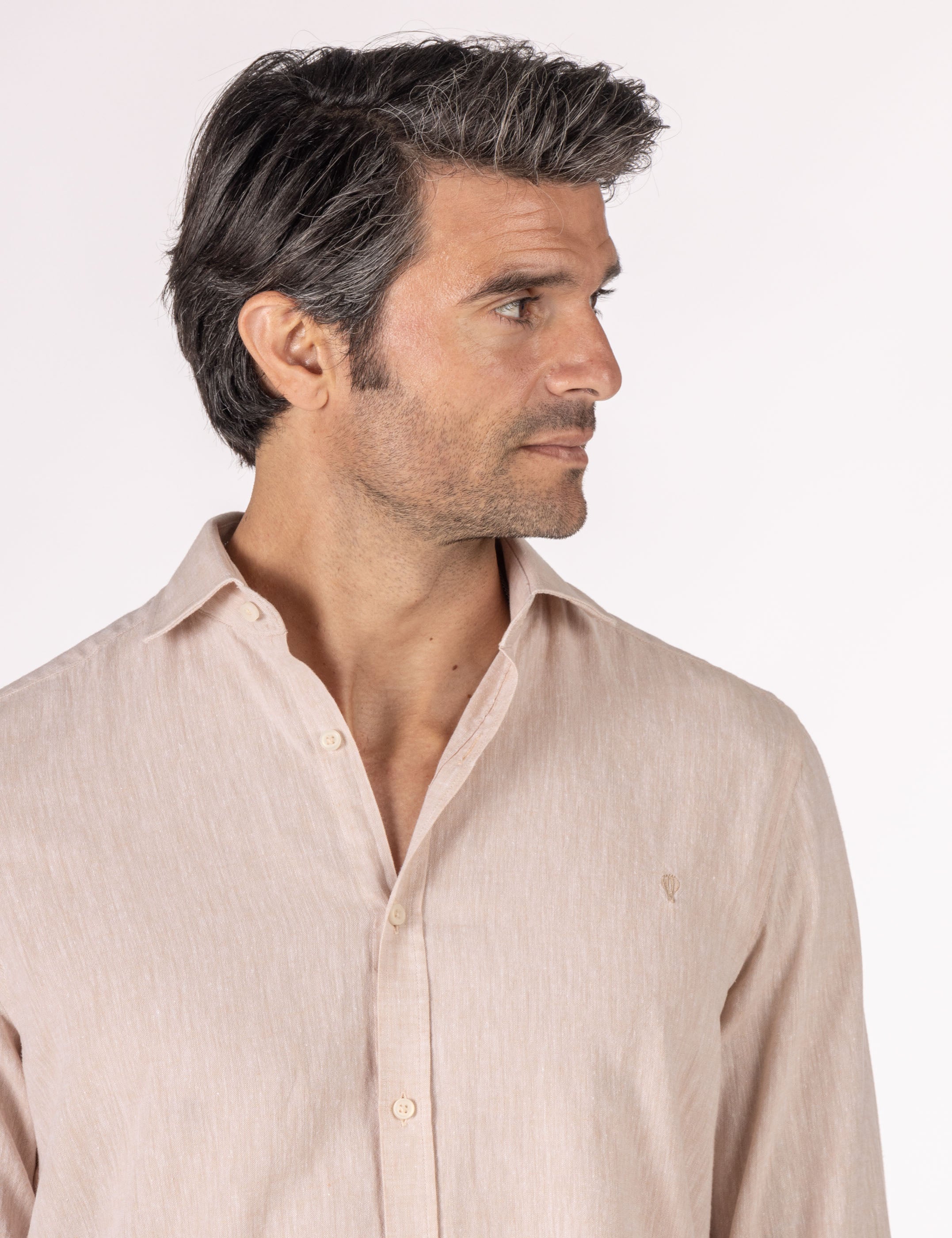 CAMISA LISA CON LINO BEIGE
