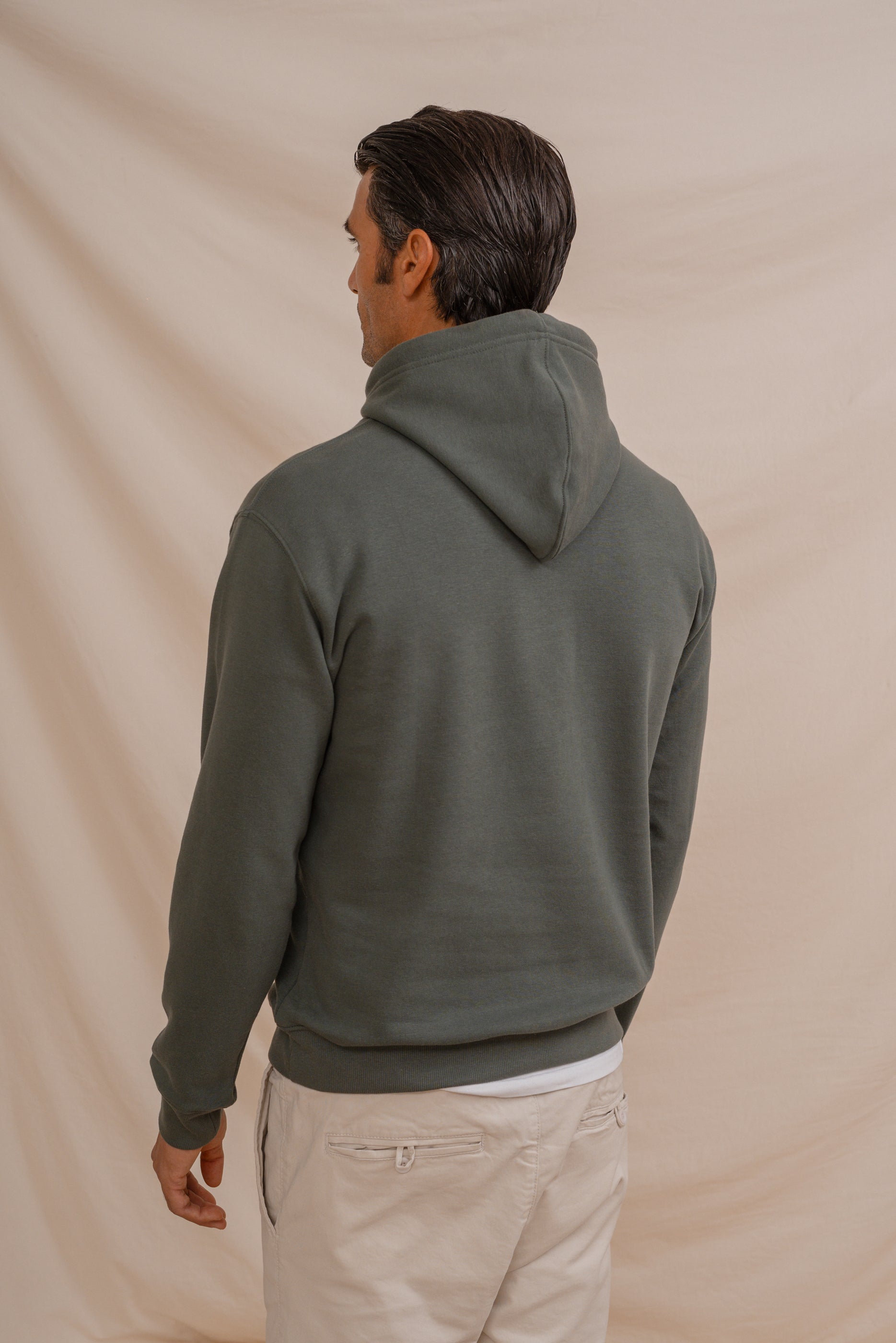 SUDADERA CANGURO CON CAPUCHA VERDE