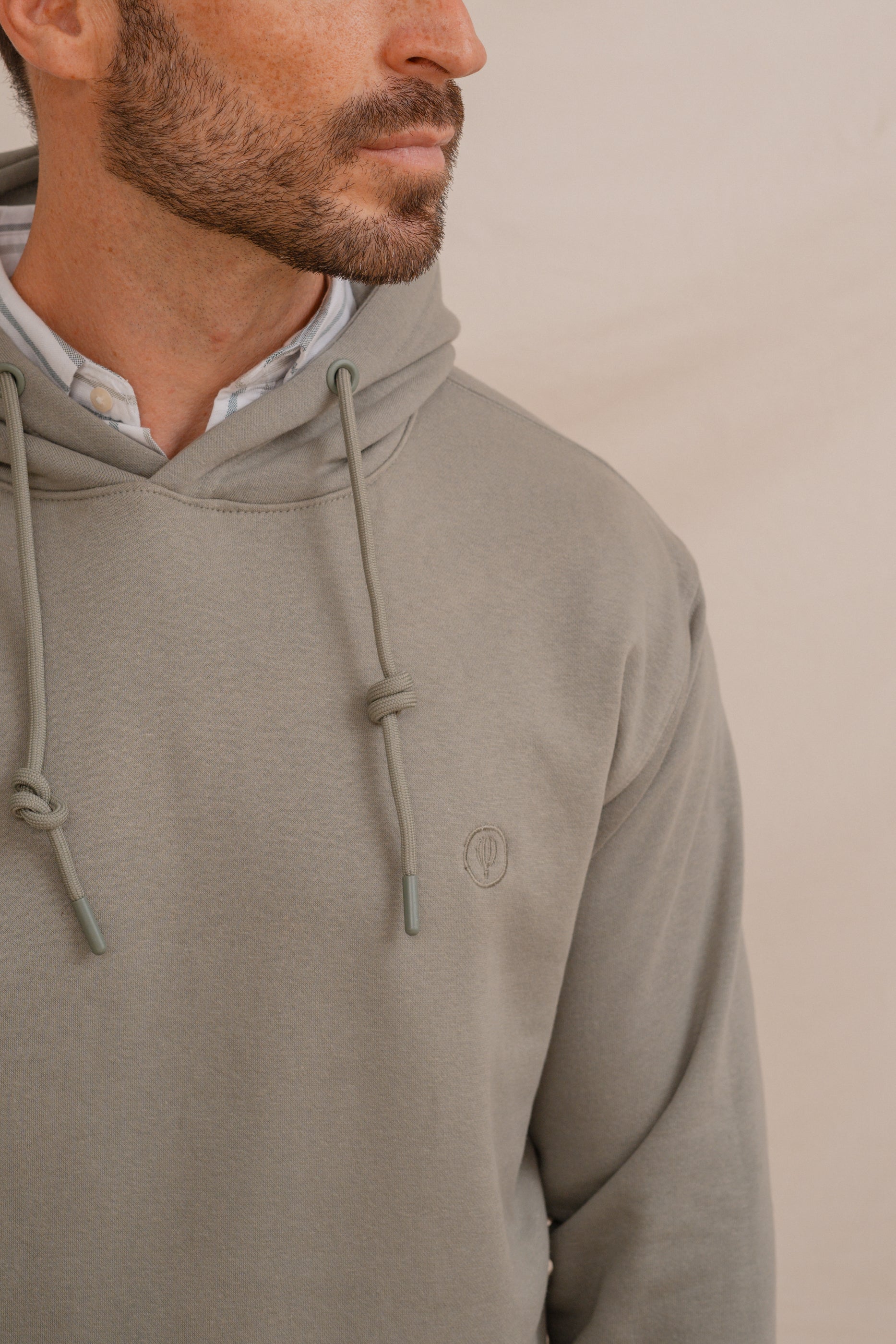 SUDADERA CANGURO CON CAPUCHA VERDE MANZANA