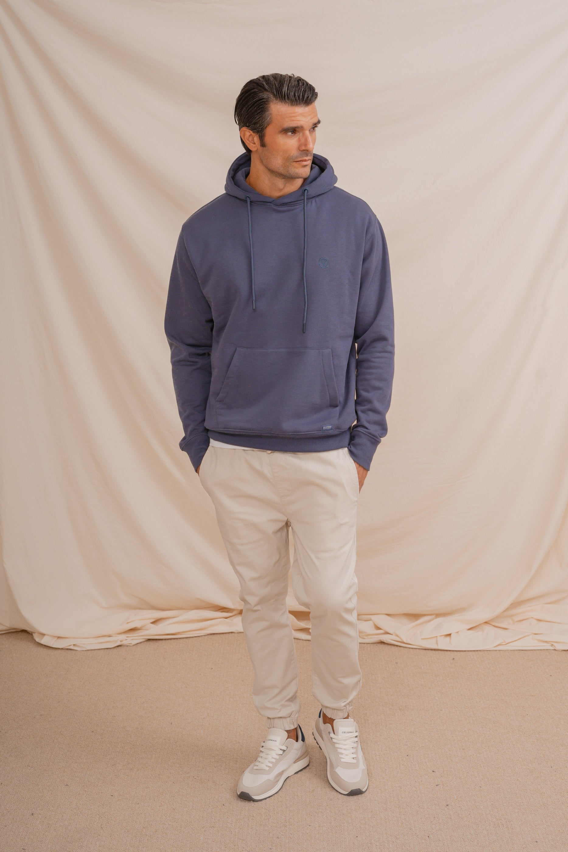 SUDADERA CANGURO CON CAPUCHA AZUL