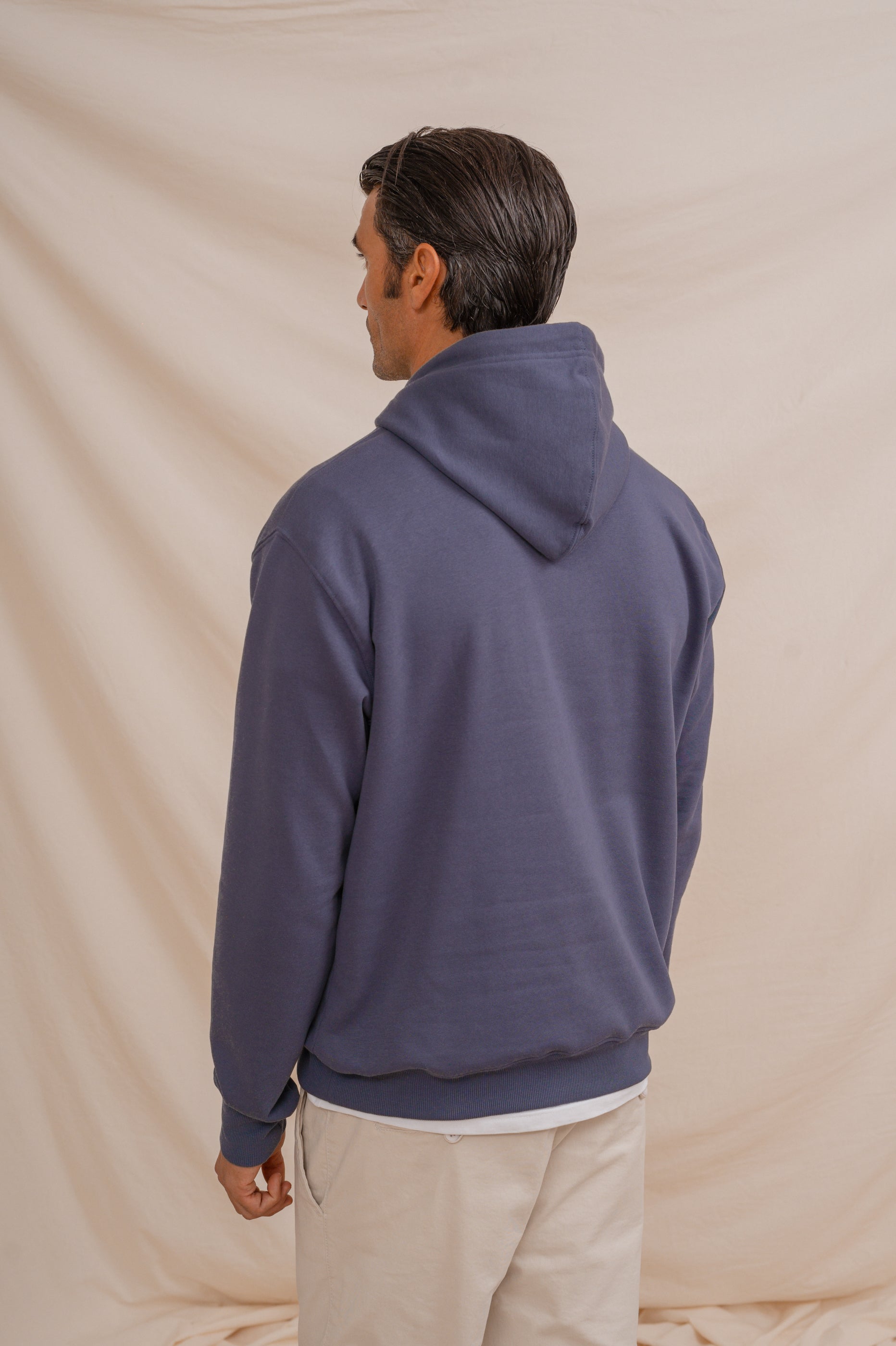 SUDADERA CANGURO CON CAPUCHA AZUL