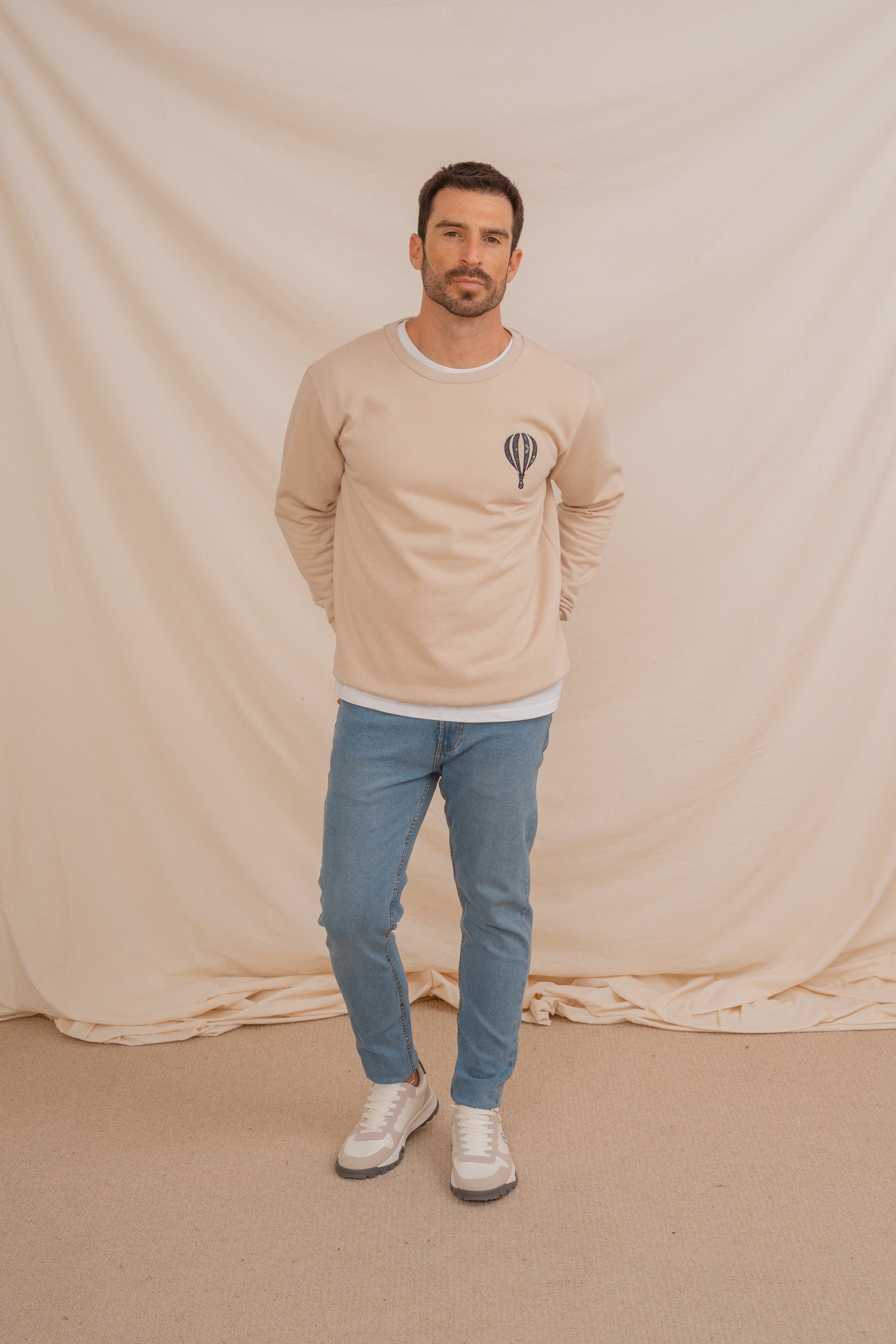 SUDADERA BORDADO BEIGE
