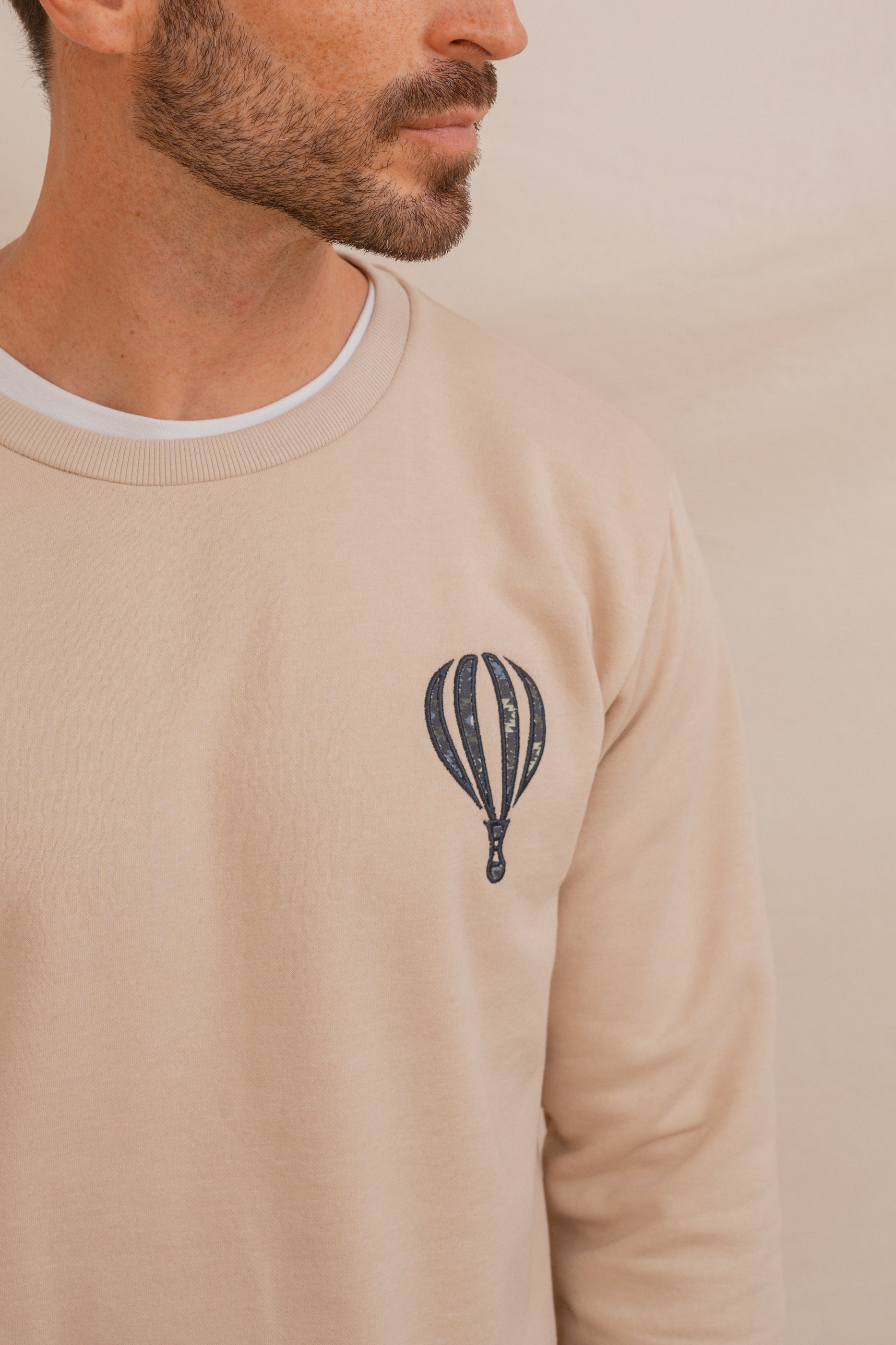 SUDADERA BORDADO BEIGE