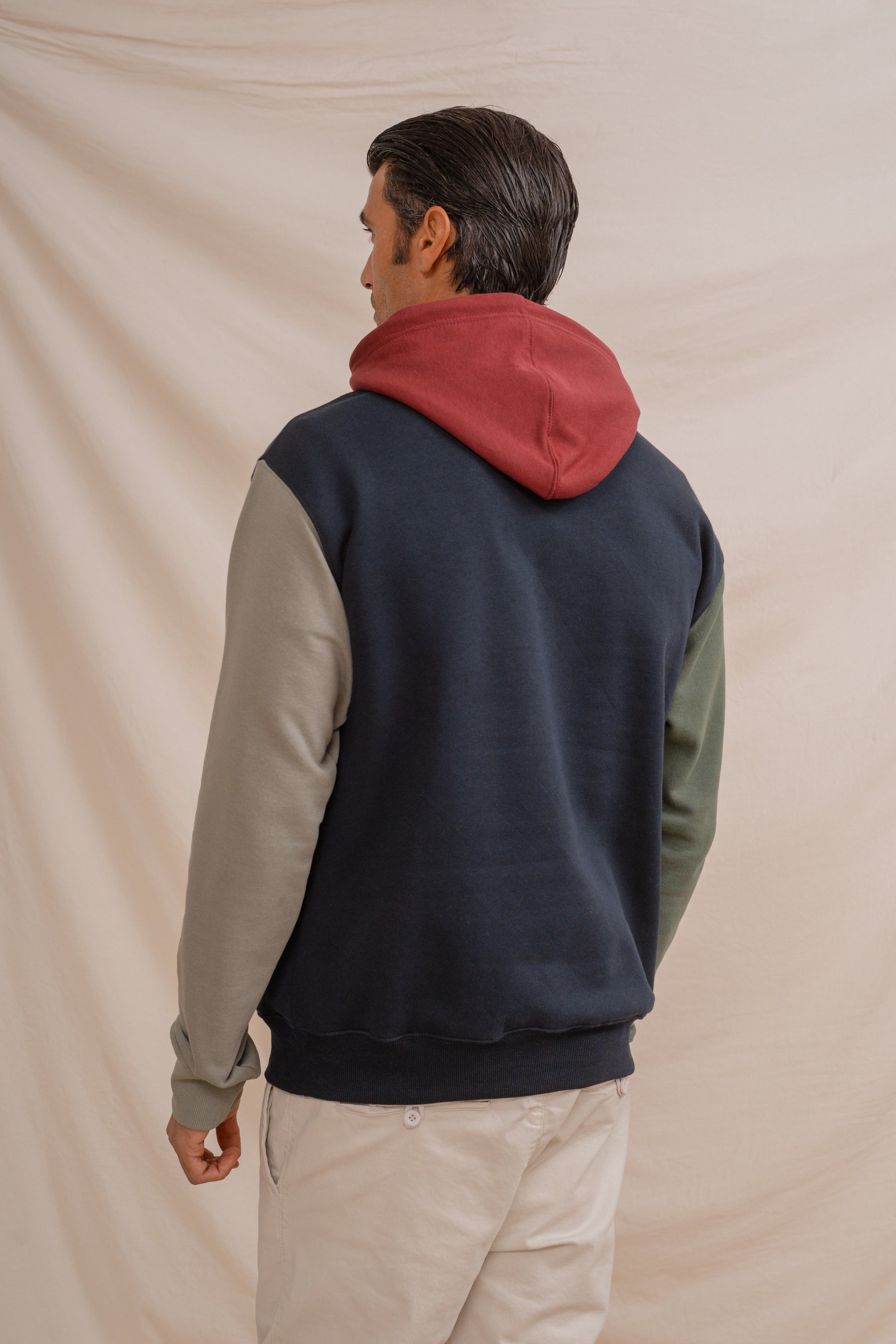 SUDADERA CANGURO ASIMÉTRICA