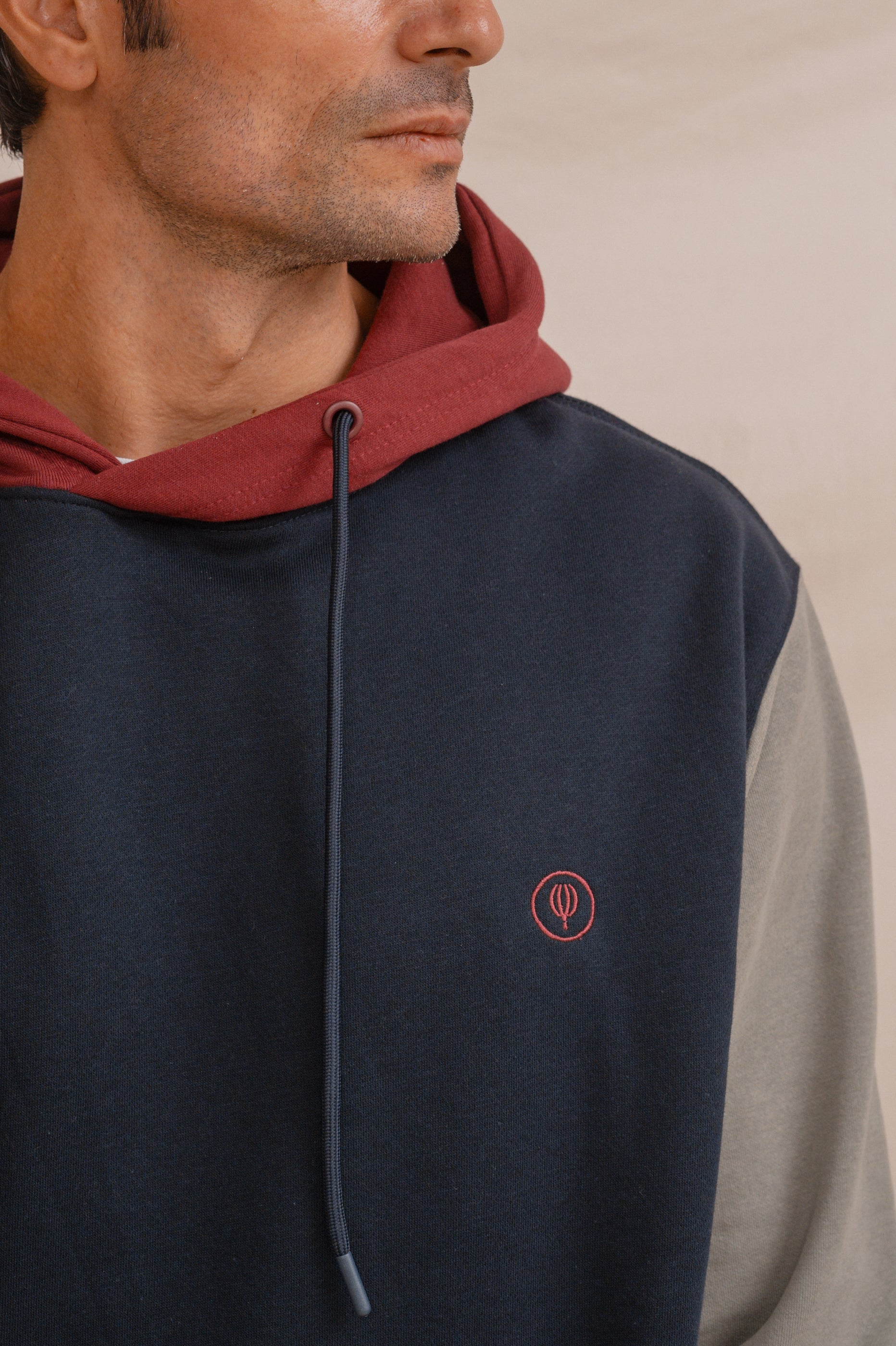 SUDADERA CANGURO ASIMÉTRICA