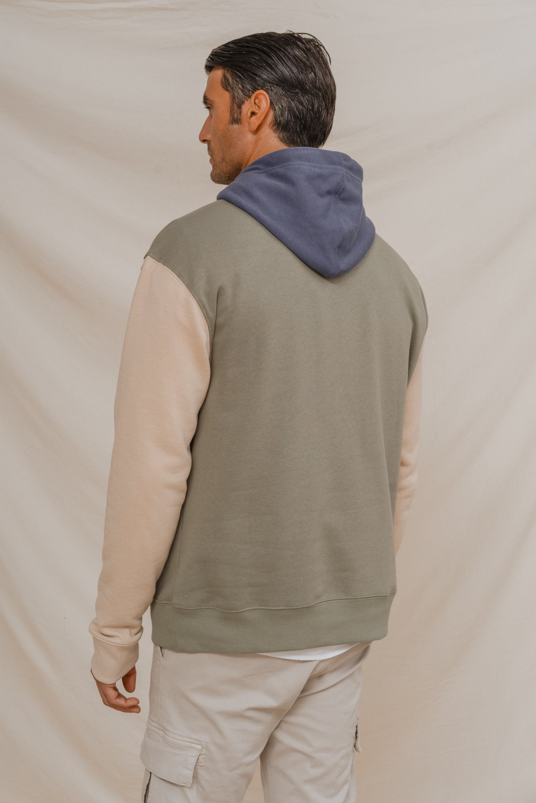 SUDADERA CANGURO ASIMÉTRICA