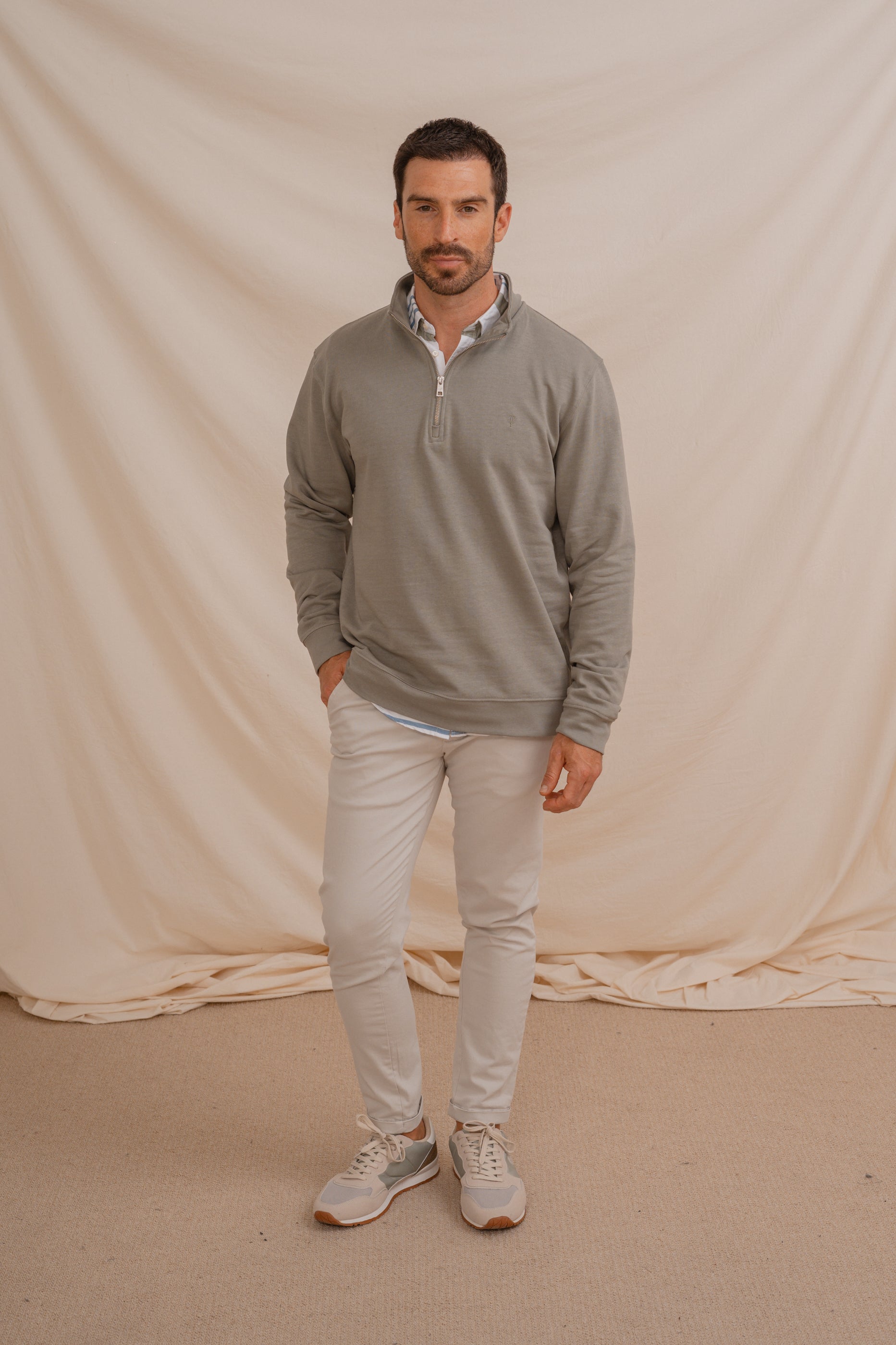 SUDADERA BÁSICA CON CREMALLERA VERDE