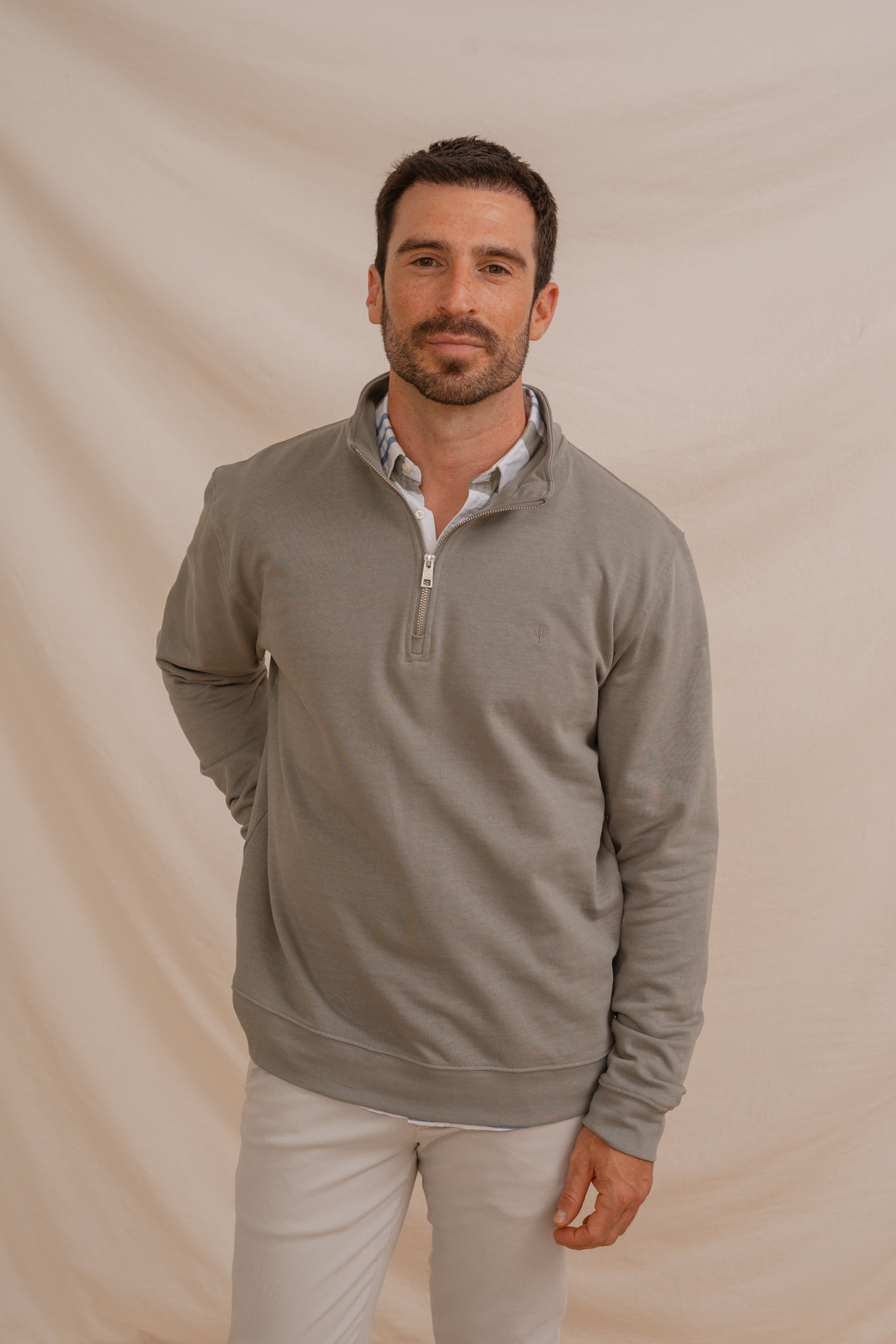 SUDADERA BÁSICA CON CREMALLERA VERDE