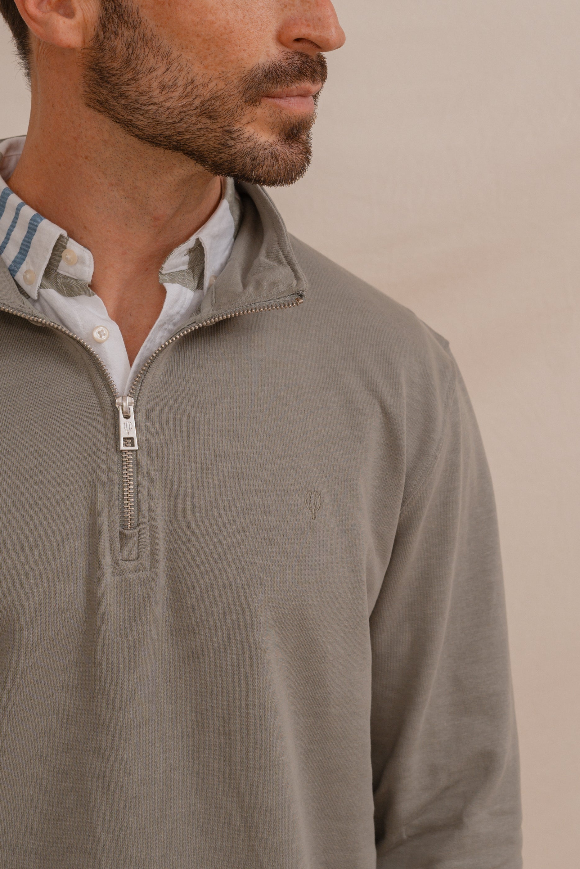 SUDADERA BÁSICA CON CREMALLERA VERDE