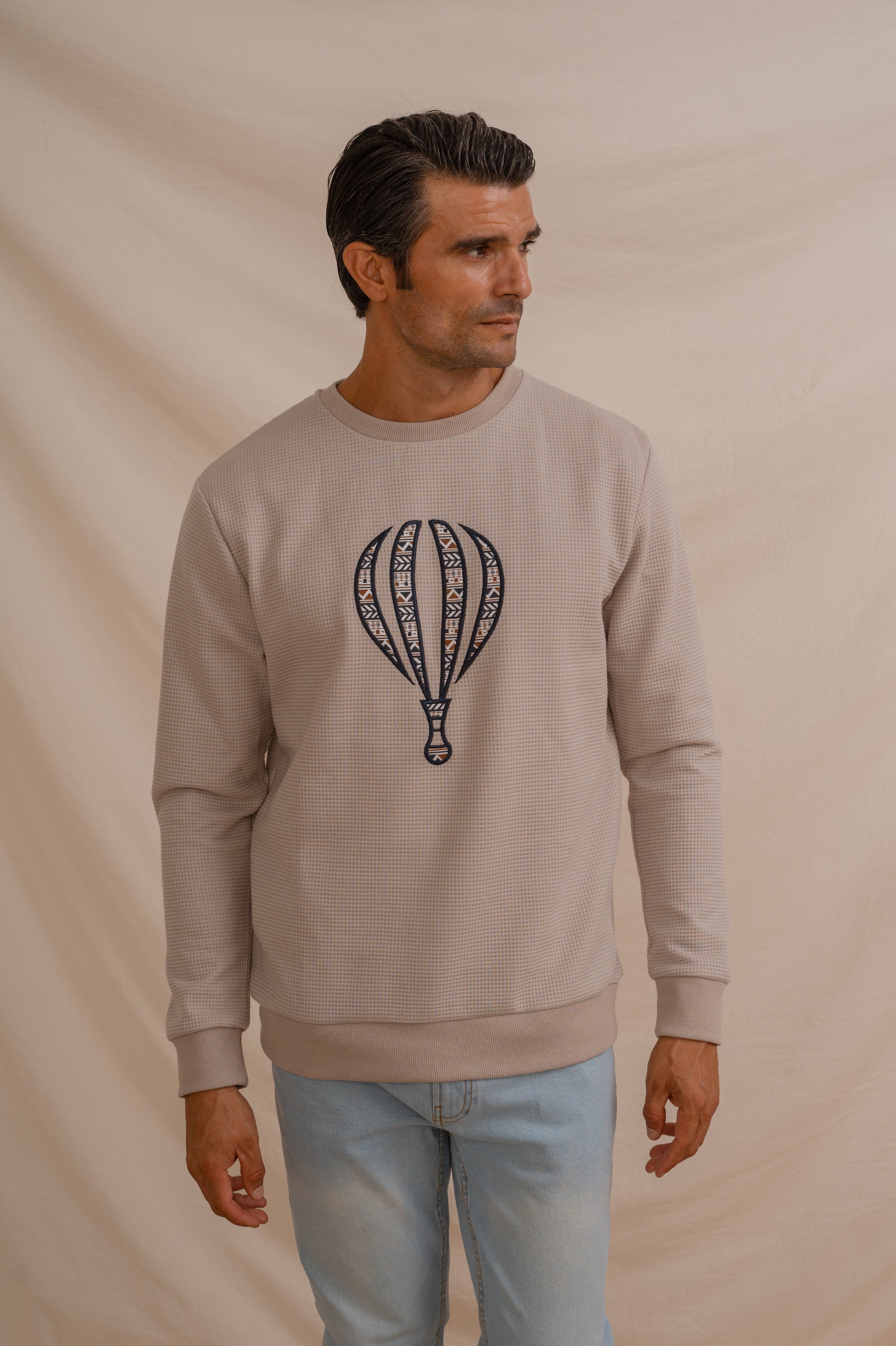 SUDADERA ESTRUCTURA BORDADO